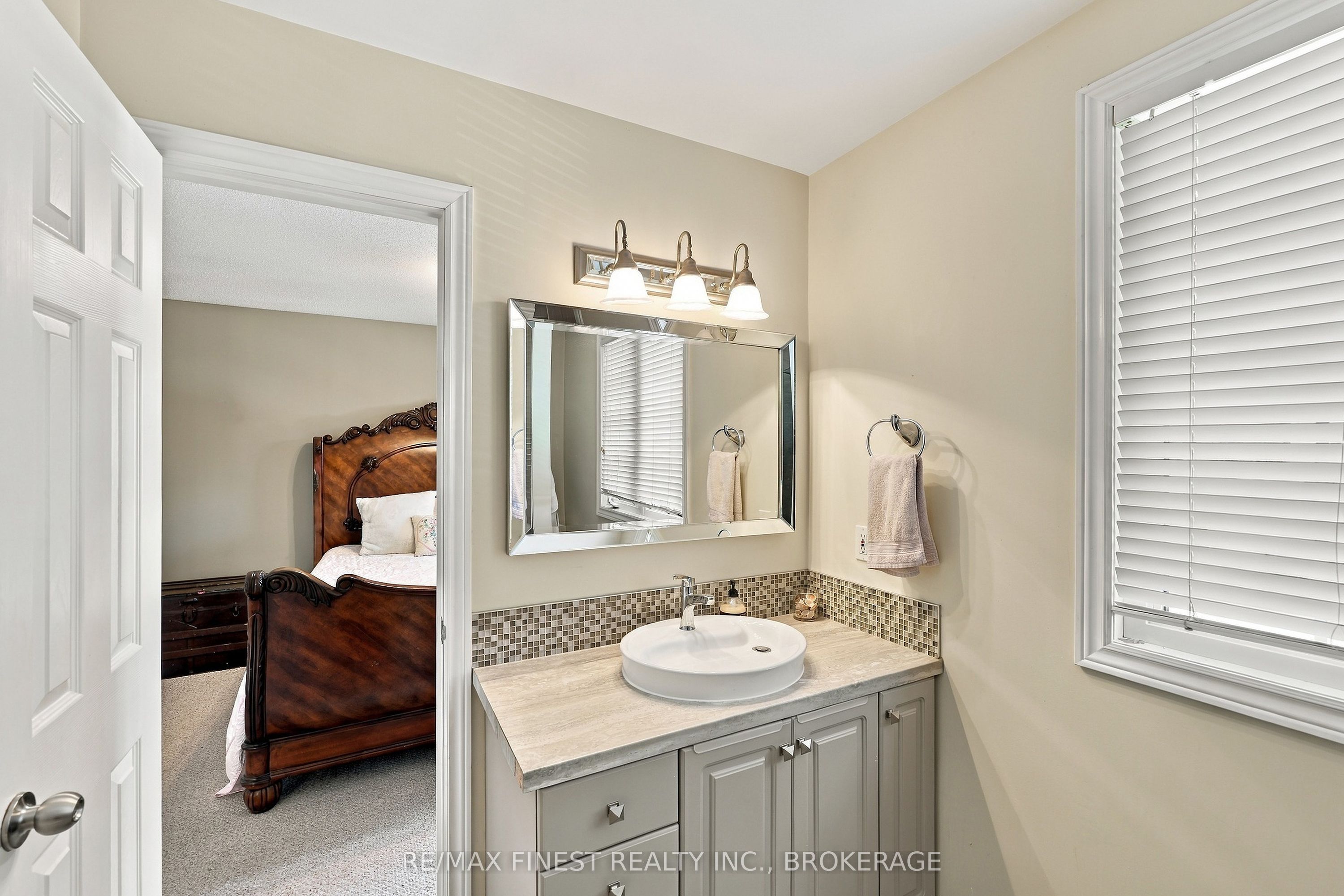 929 Lombardy Street Property Photo 28