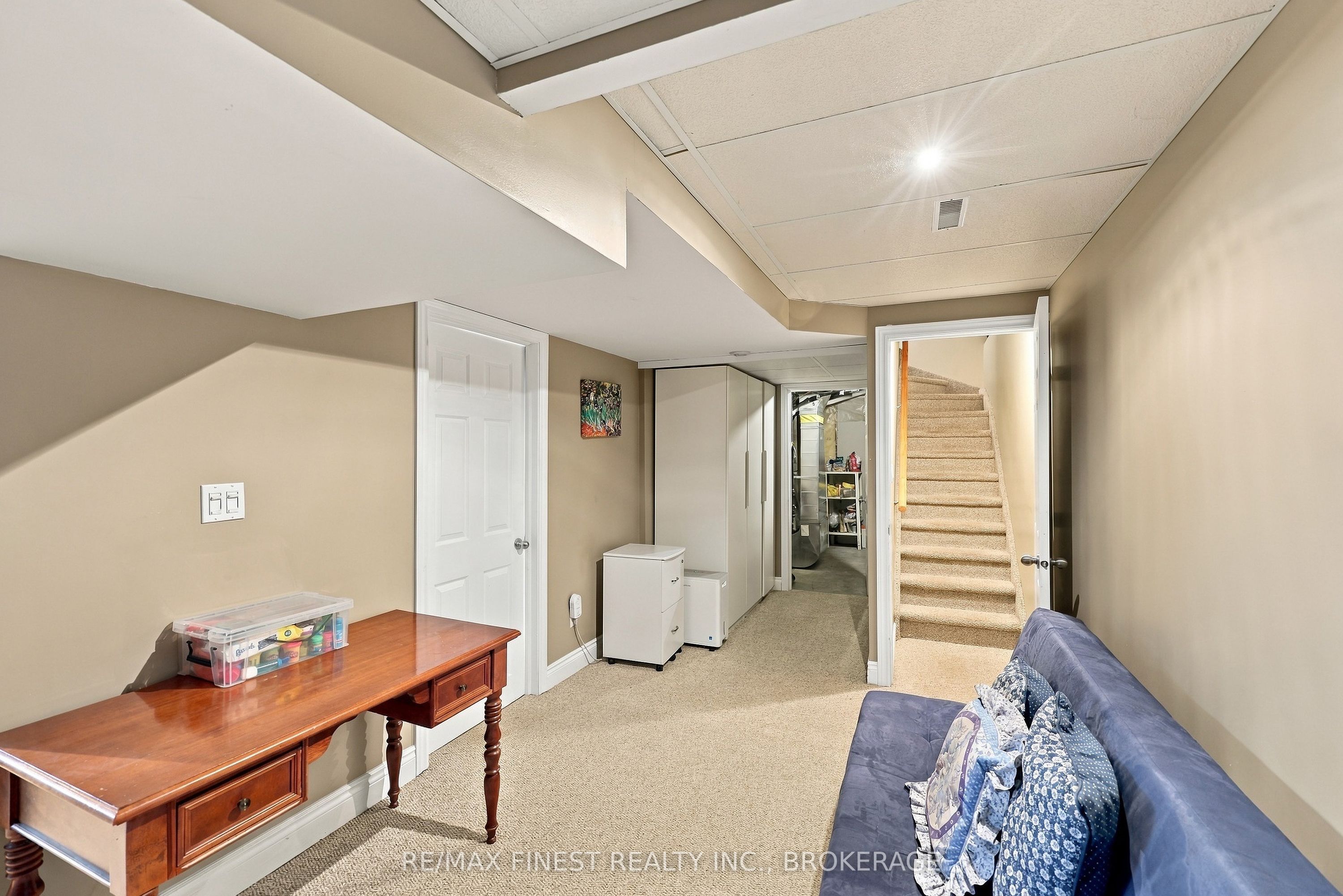 929 Lombardy Street Property Photo 35