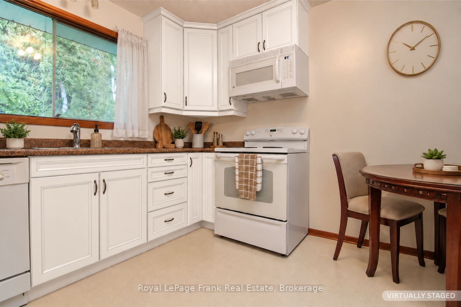 1293 Edmison Drive Property Photo 13