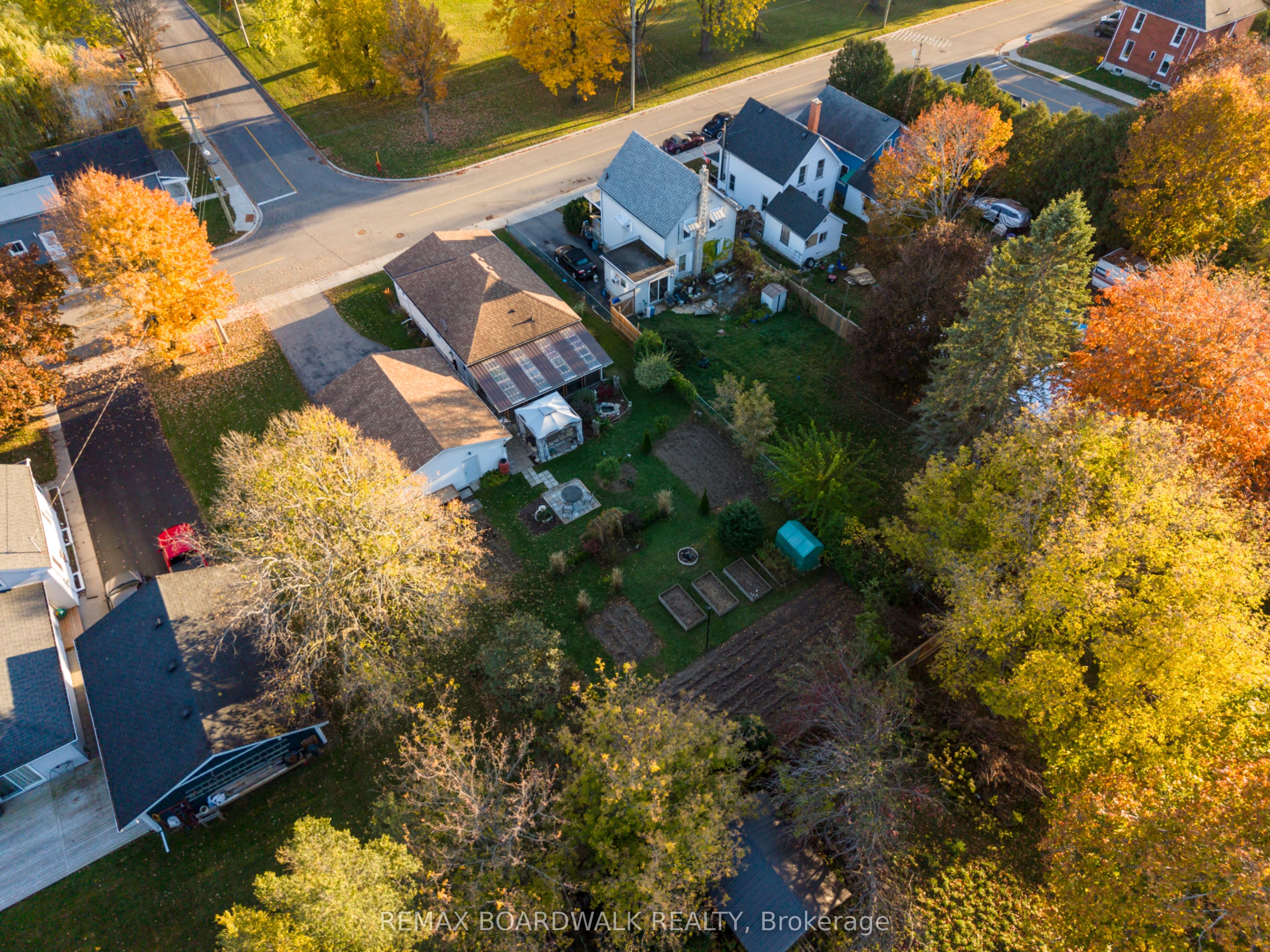 434 Dibble Street E Property Photo 4