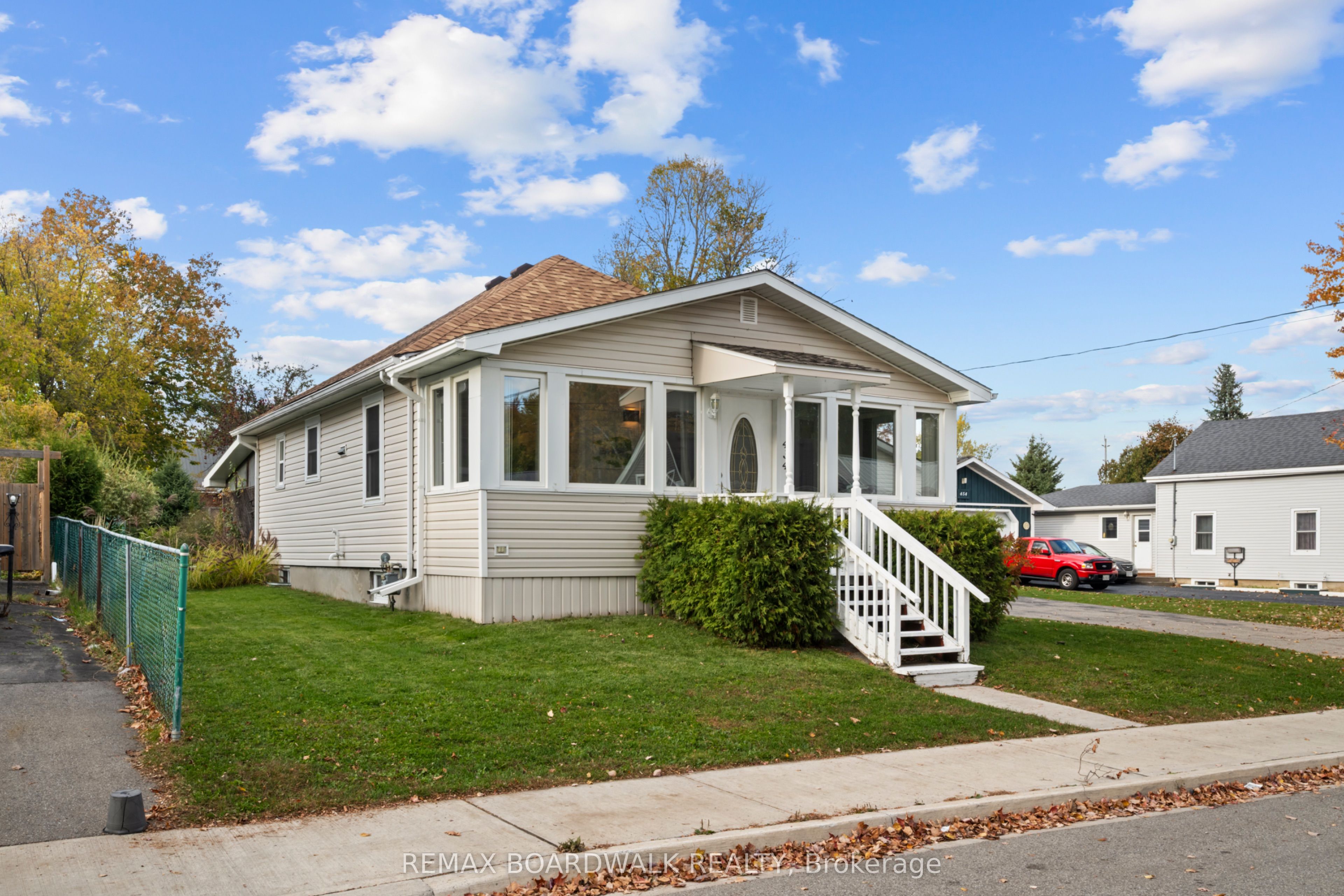 434 Dibble Street E Property Photo 7