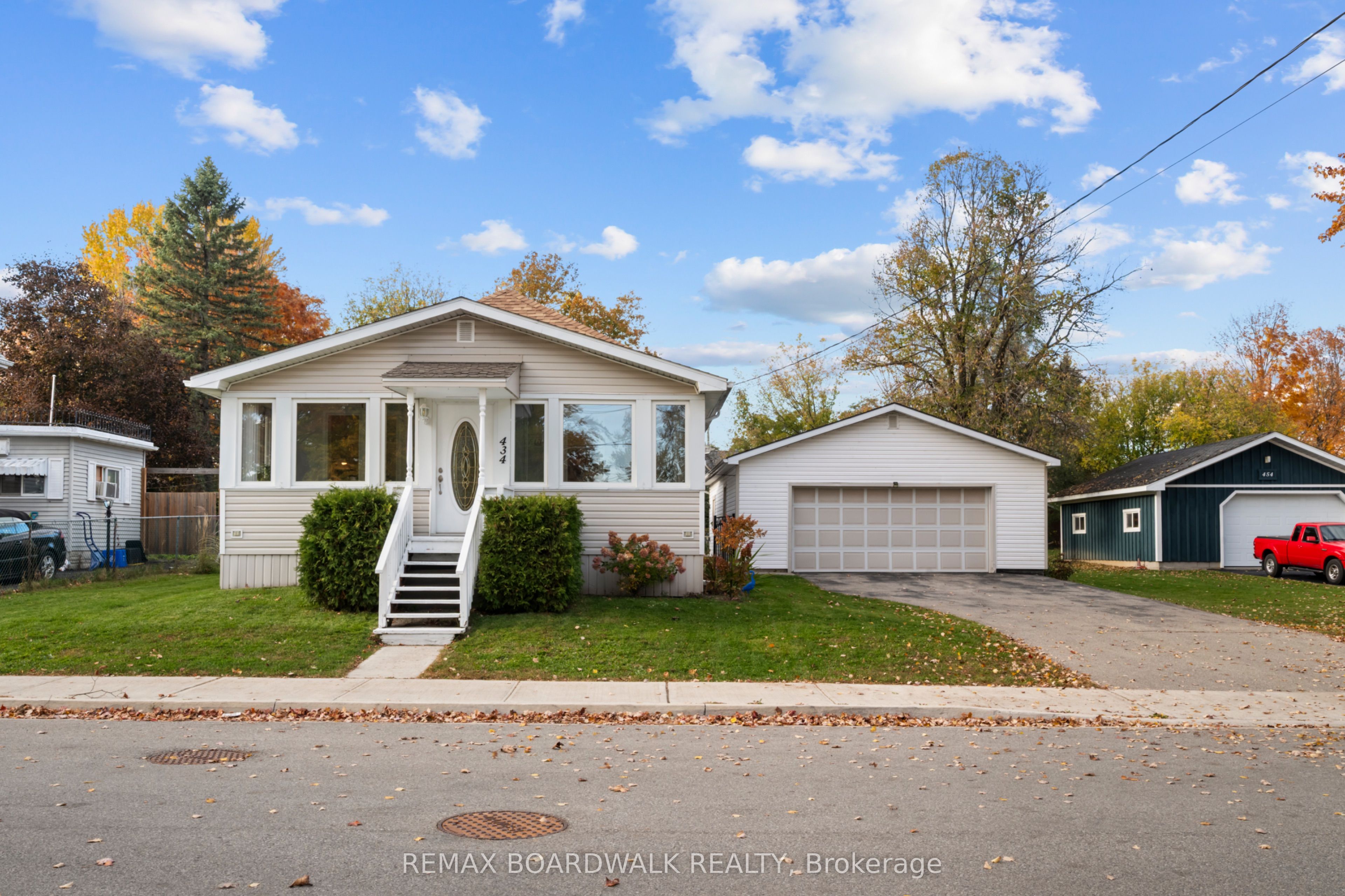 434 Dibble Street E Property Photo 9