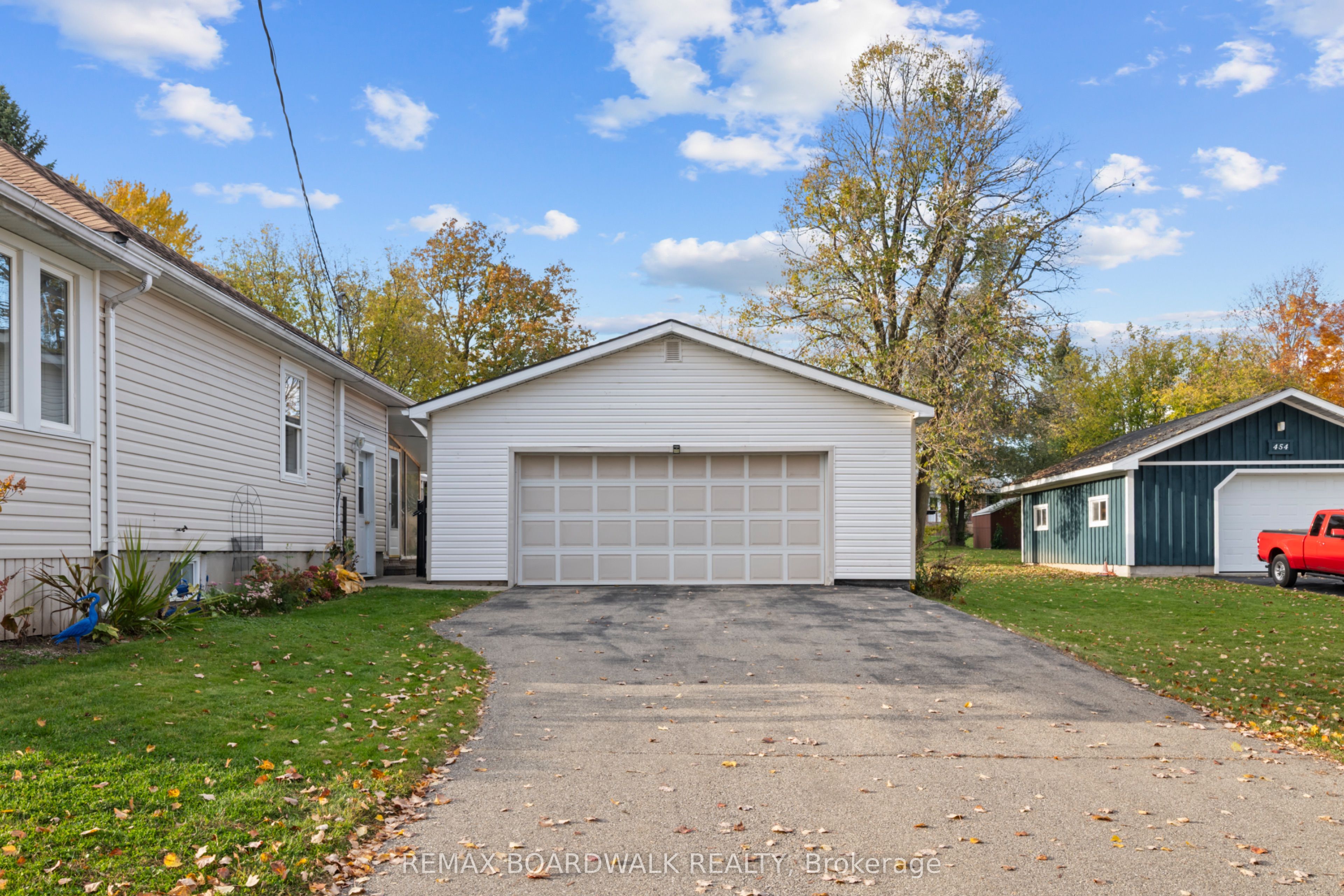 434 Dibble Street E Property Photo 11