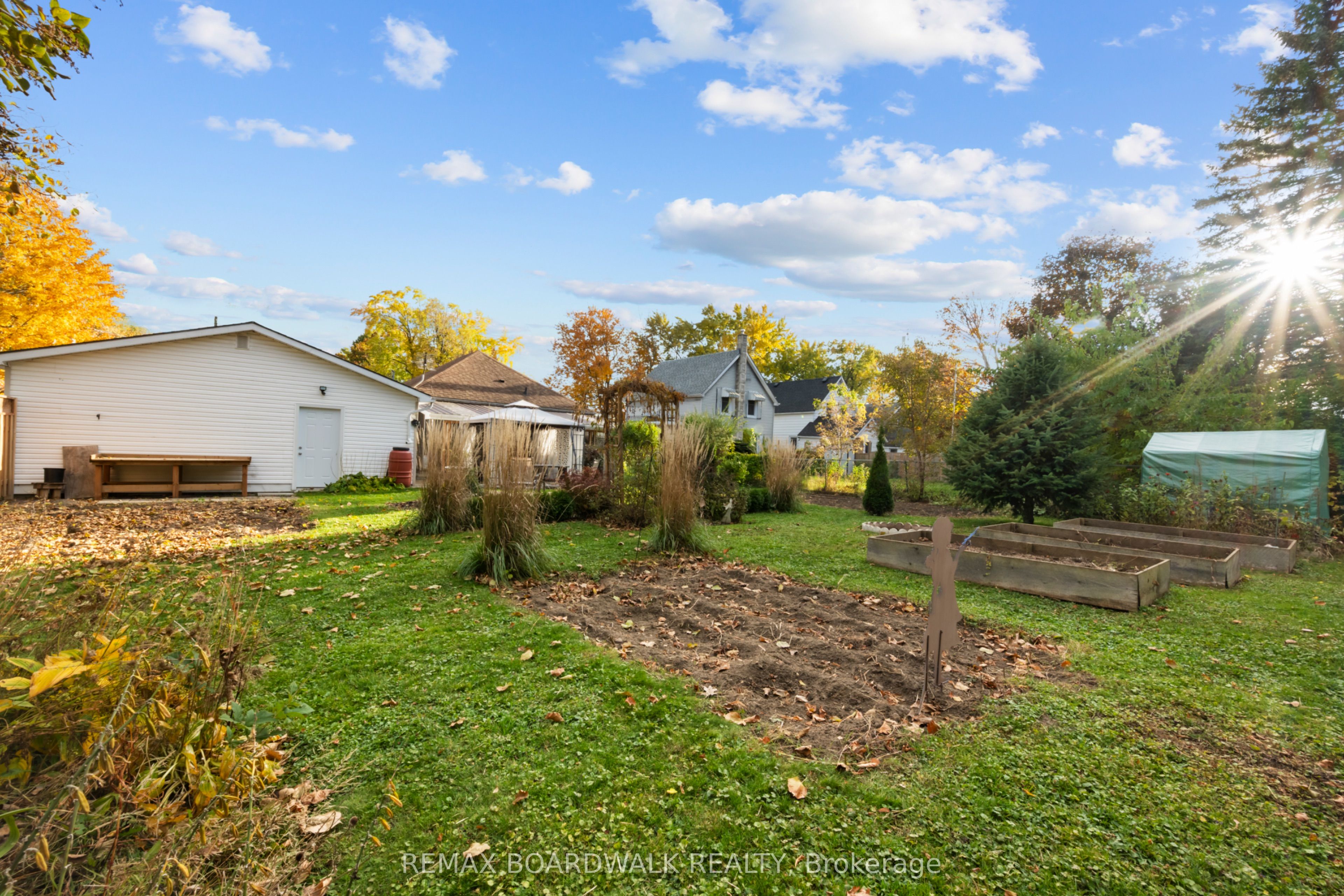 434 Dibble Street E Property Photo 14