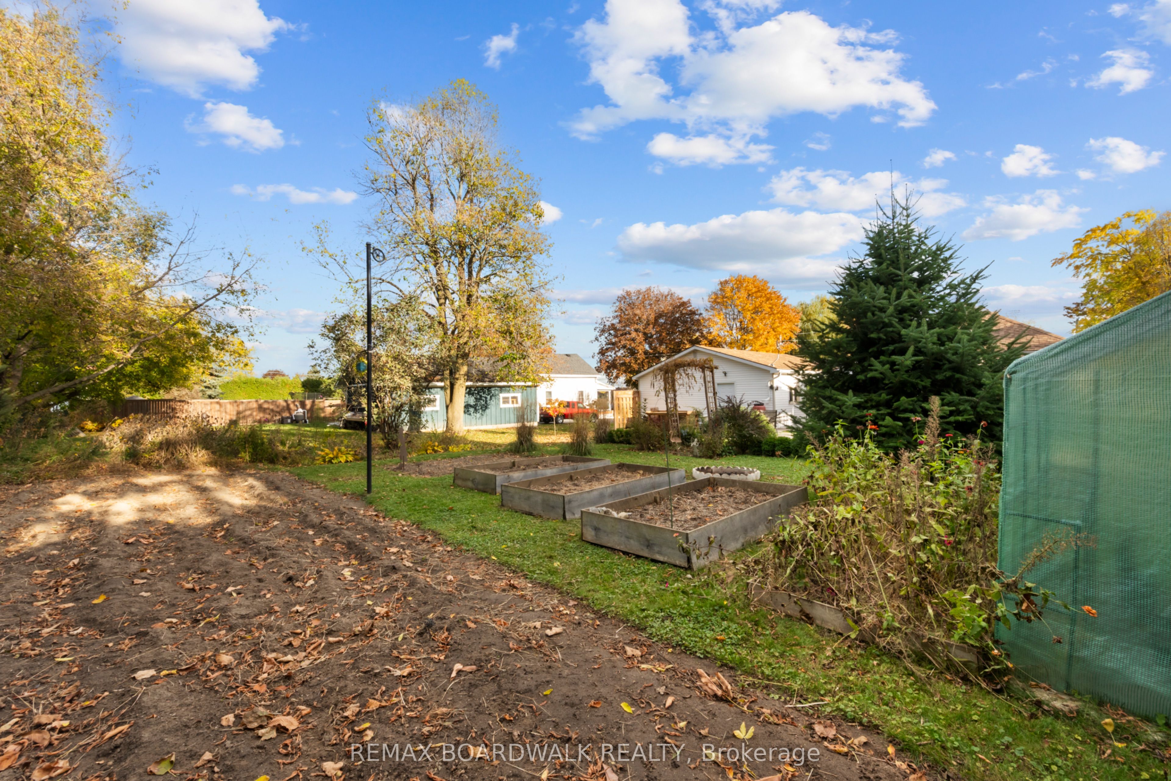 434 Dibble Street E Property Photo 15
