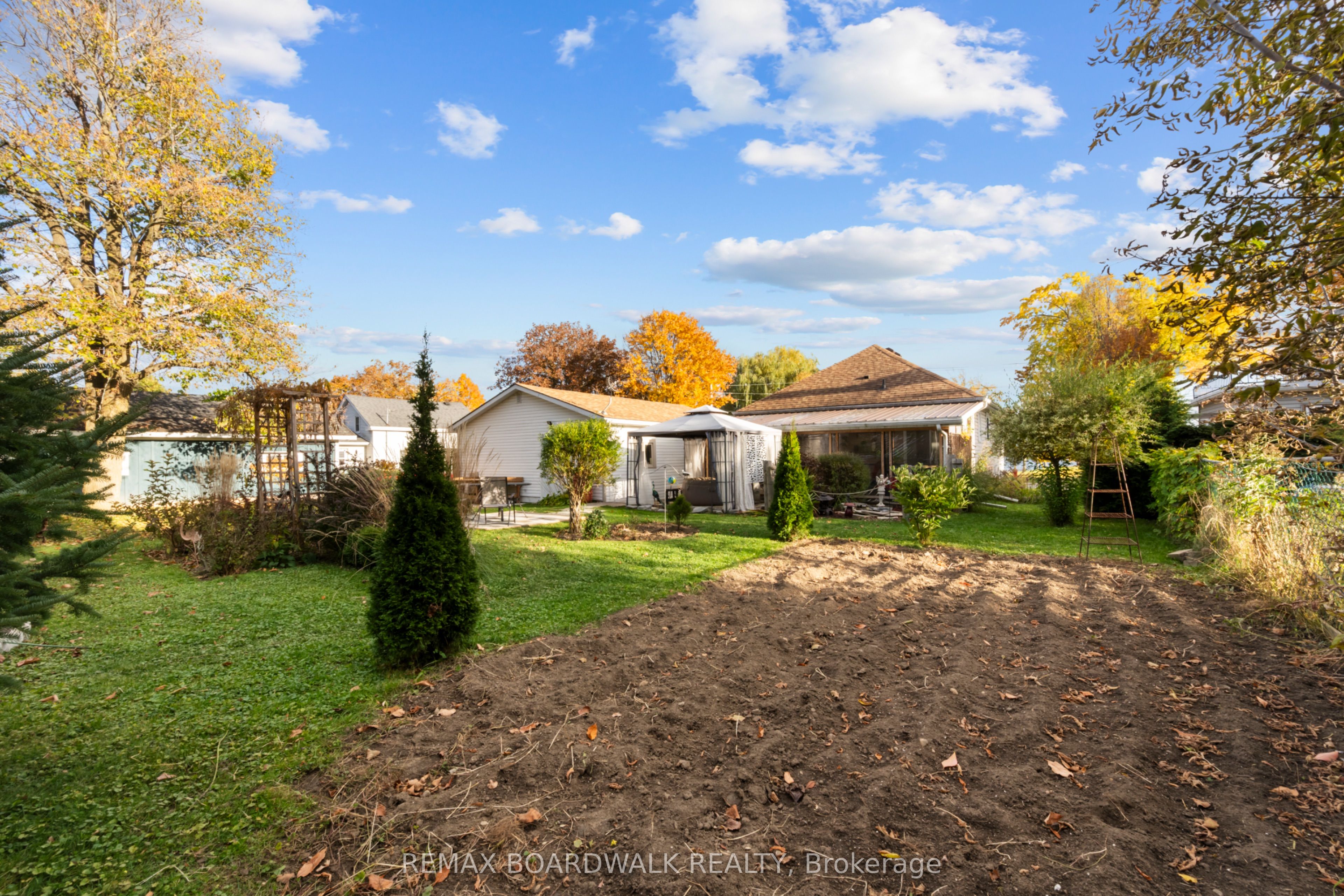 434 Dibble Street E Property Photo 16