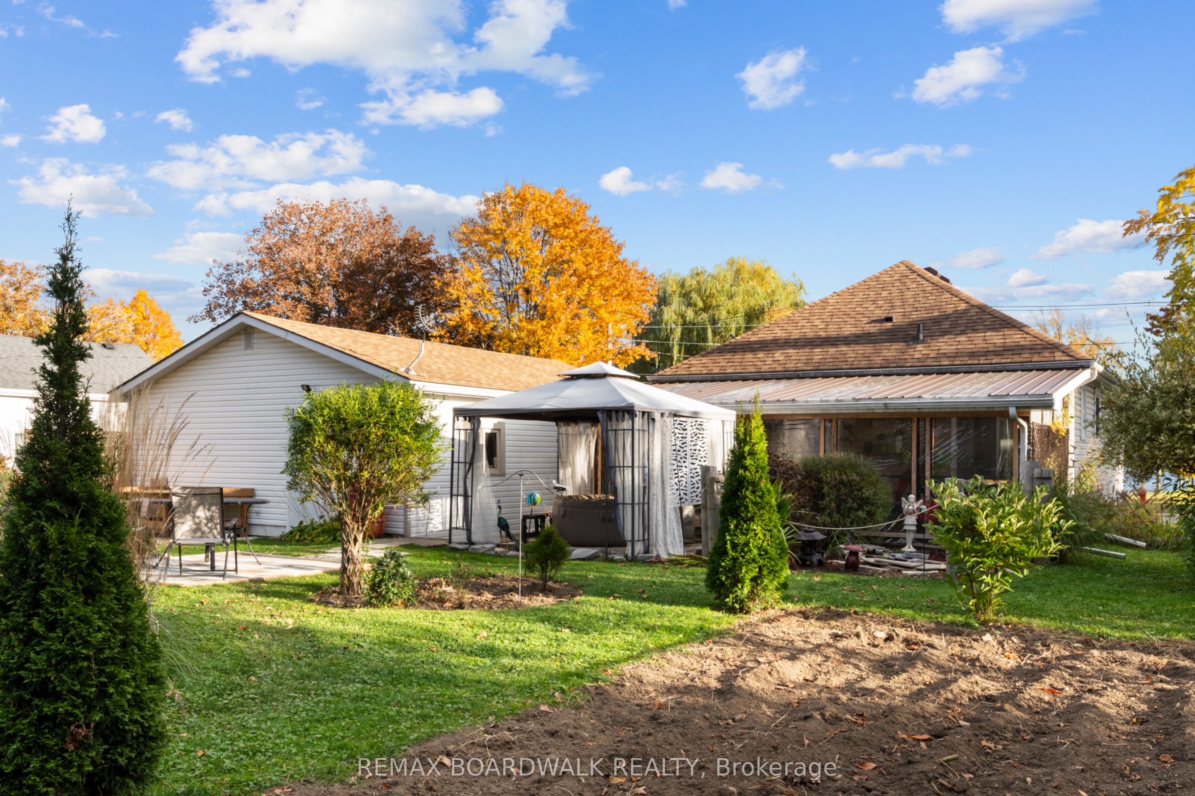 434 Dibble Street E Property Photo 17