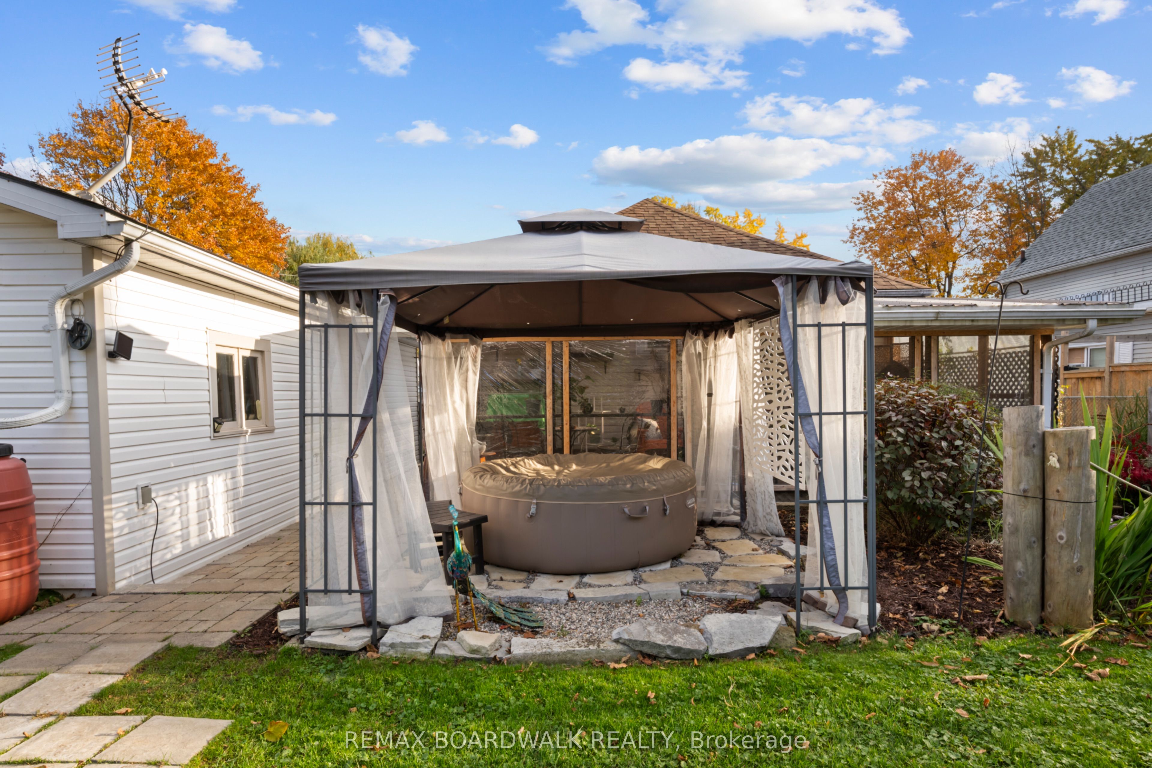 434 Dibble Street E Property Photo 20