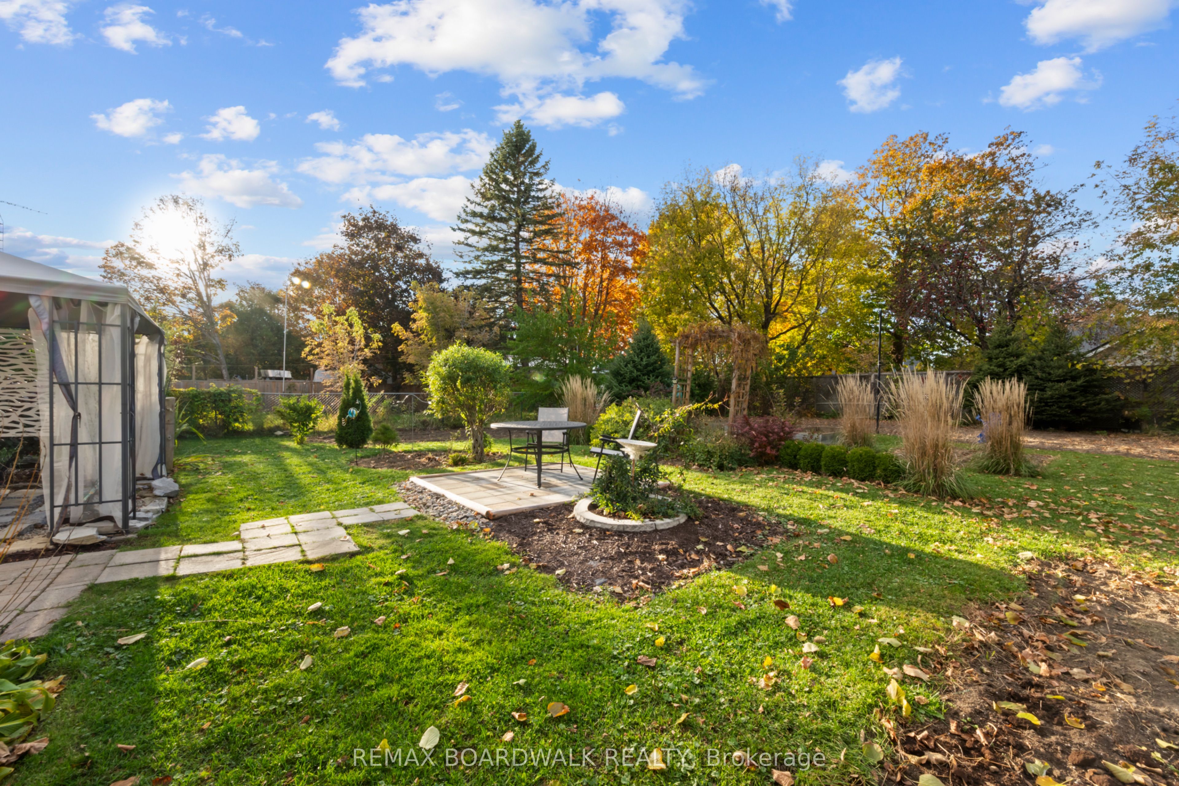 434 Dibble Street E Property Photo 21