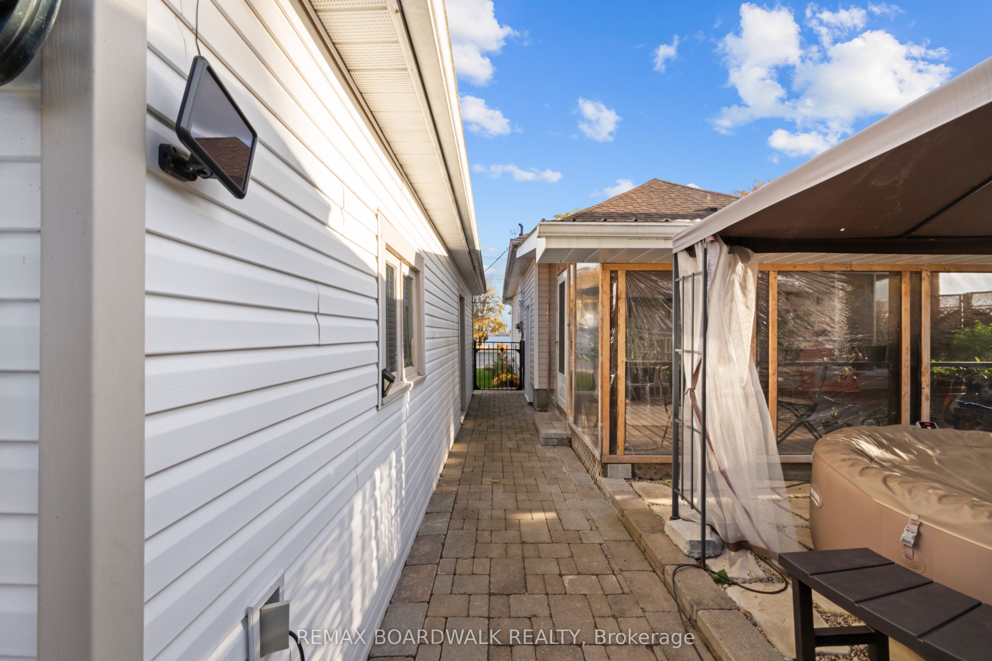 434 Dibble Street E Property Photo 22