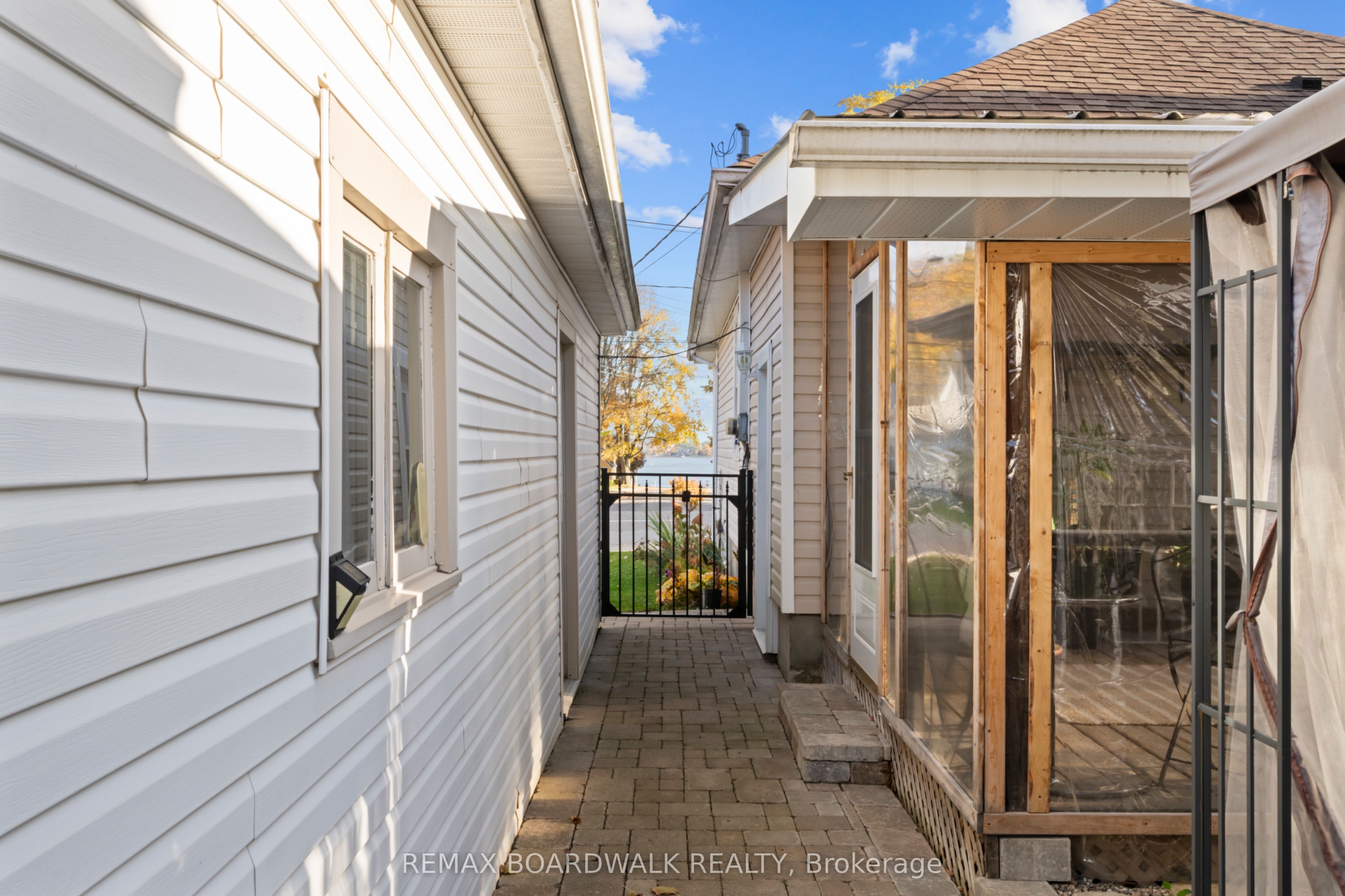 434 Dibble Street E Property Photo 23