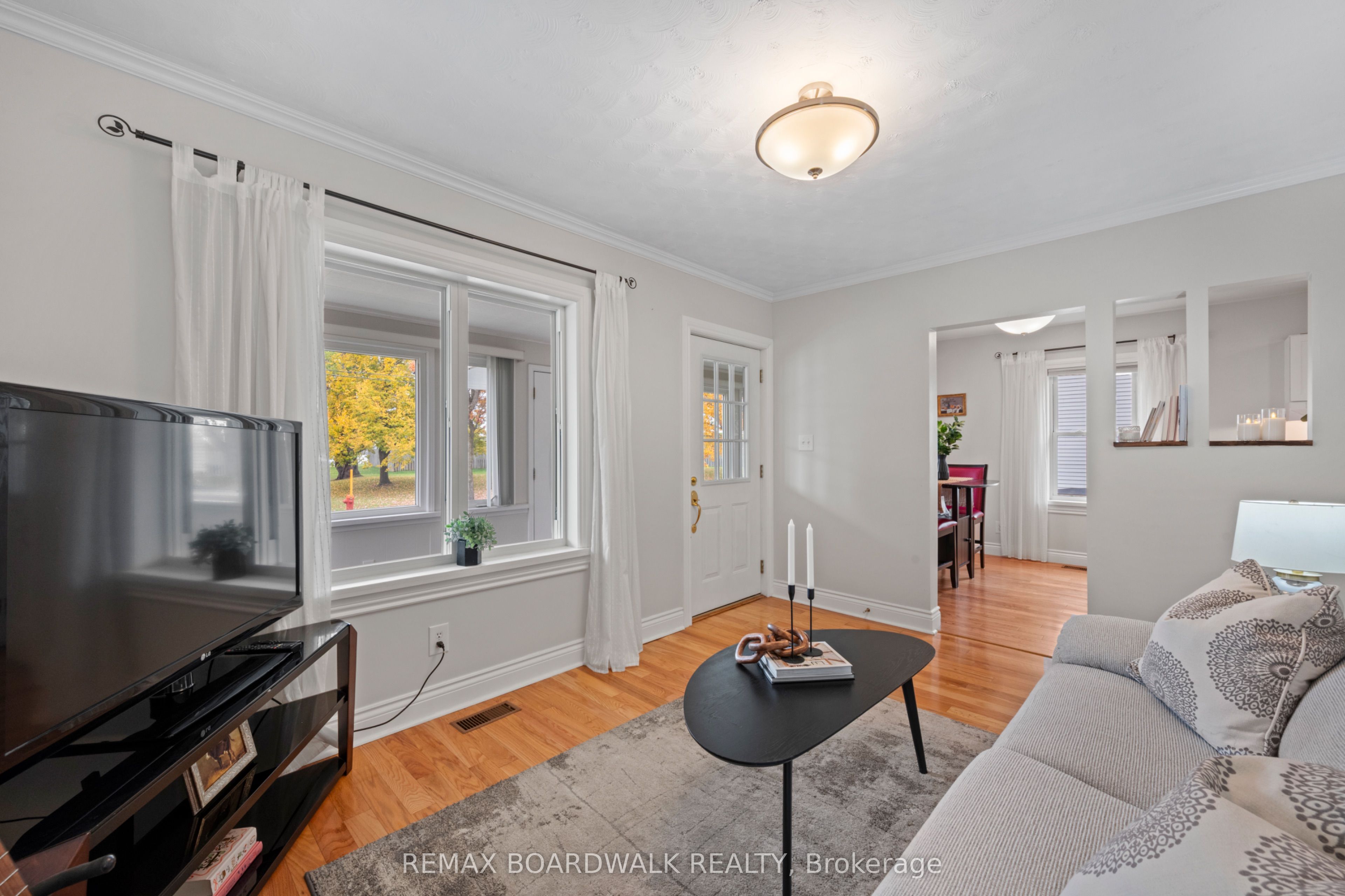 434 Dibble Street E Property Photo 26
