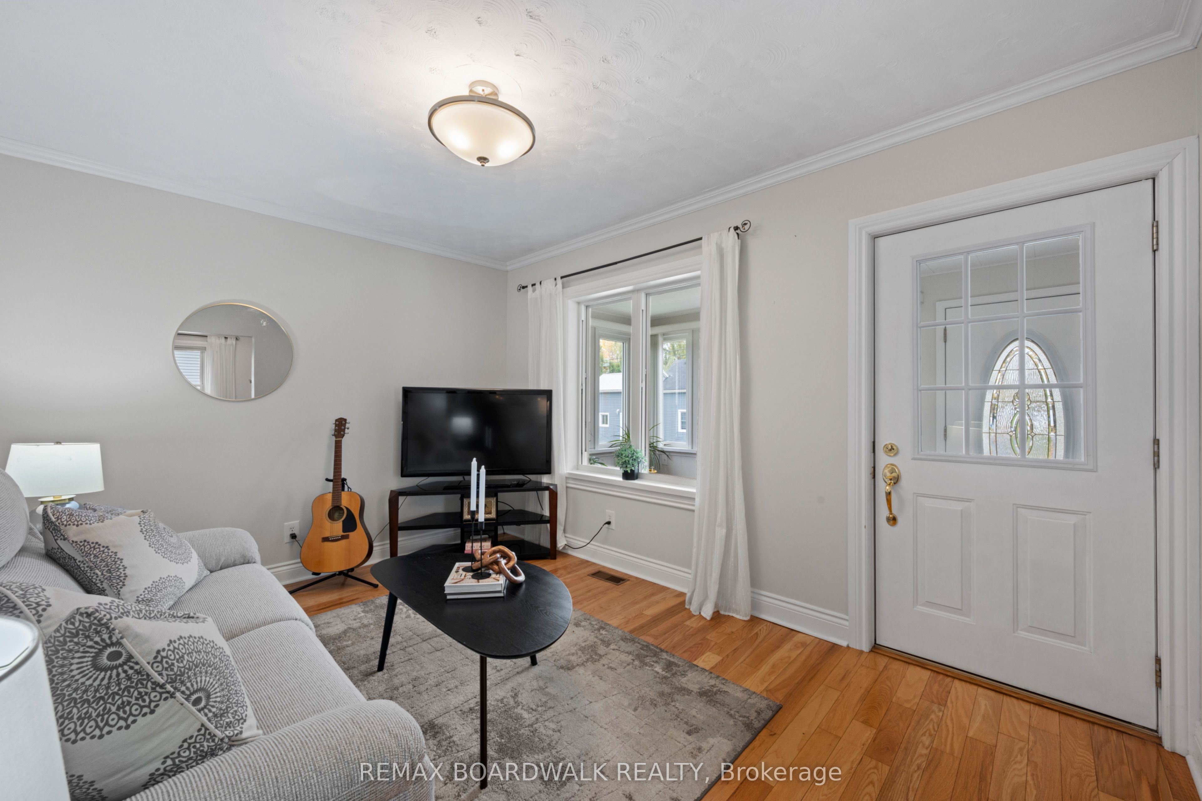 434 Dibble Street E Property Photo 27