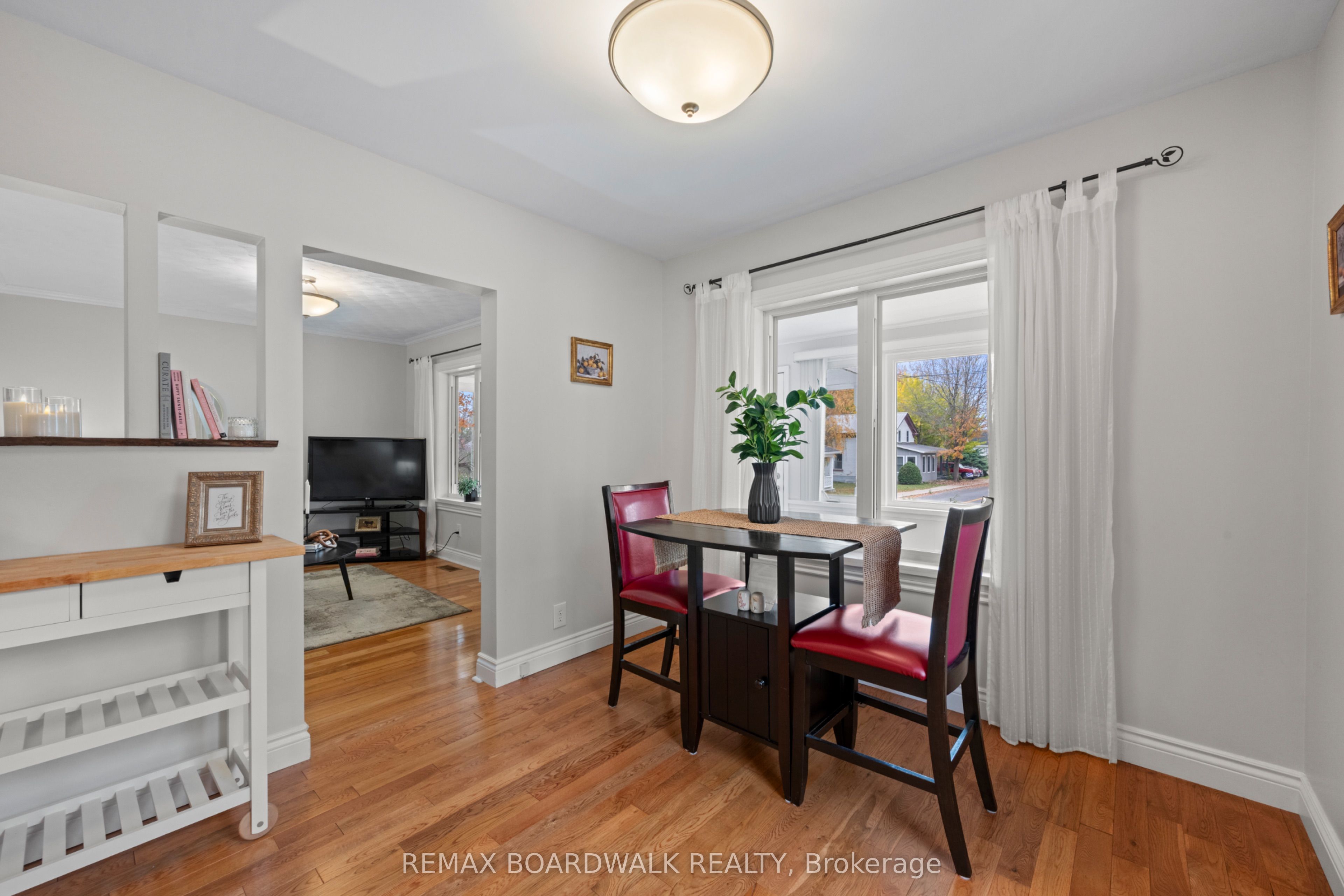 434 Dibble Street E Property Photo 29