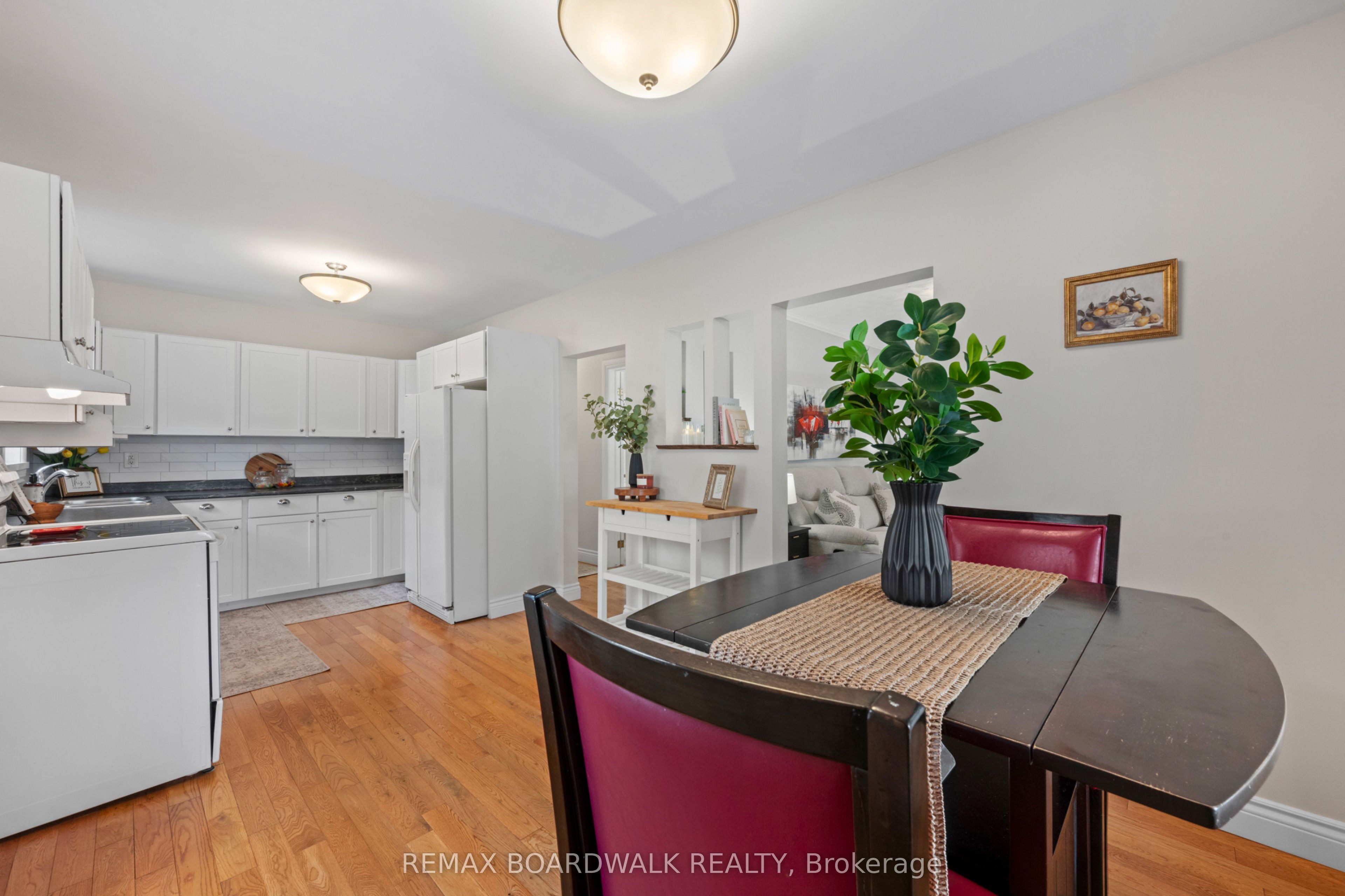434 Dibble Street E Property Photo 30