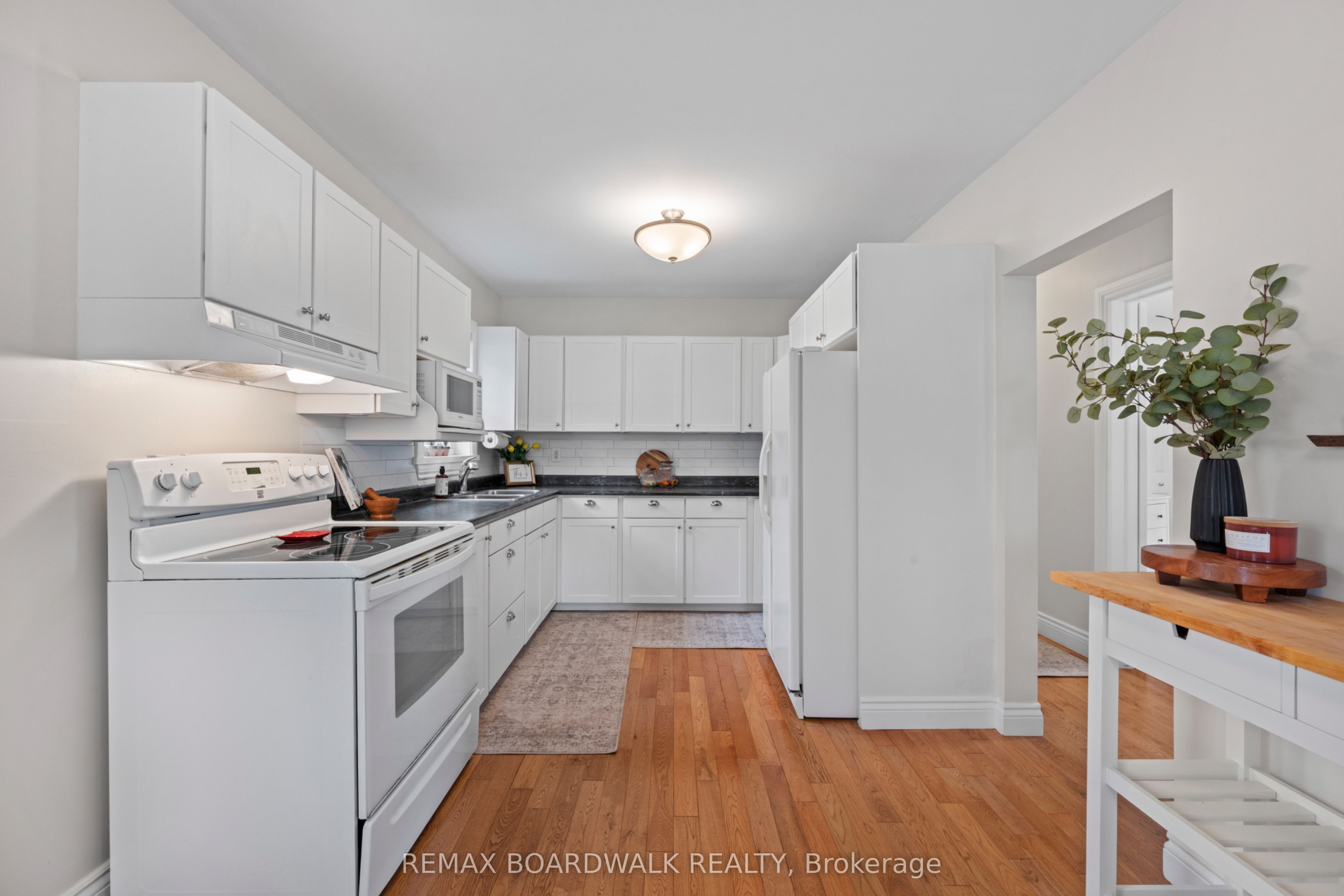 434 Dibble Street E Property Photo 32