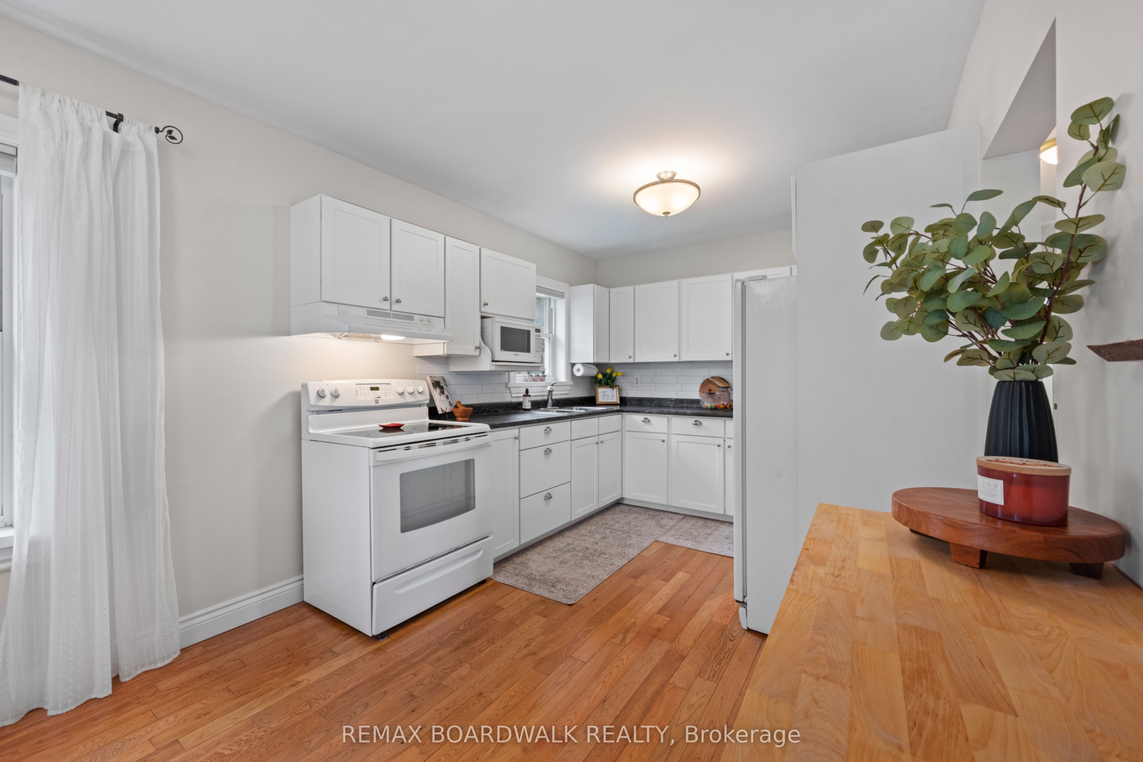 434 Dibble Street E Property Photo 34