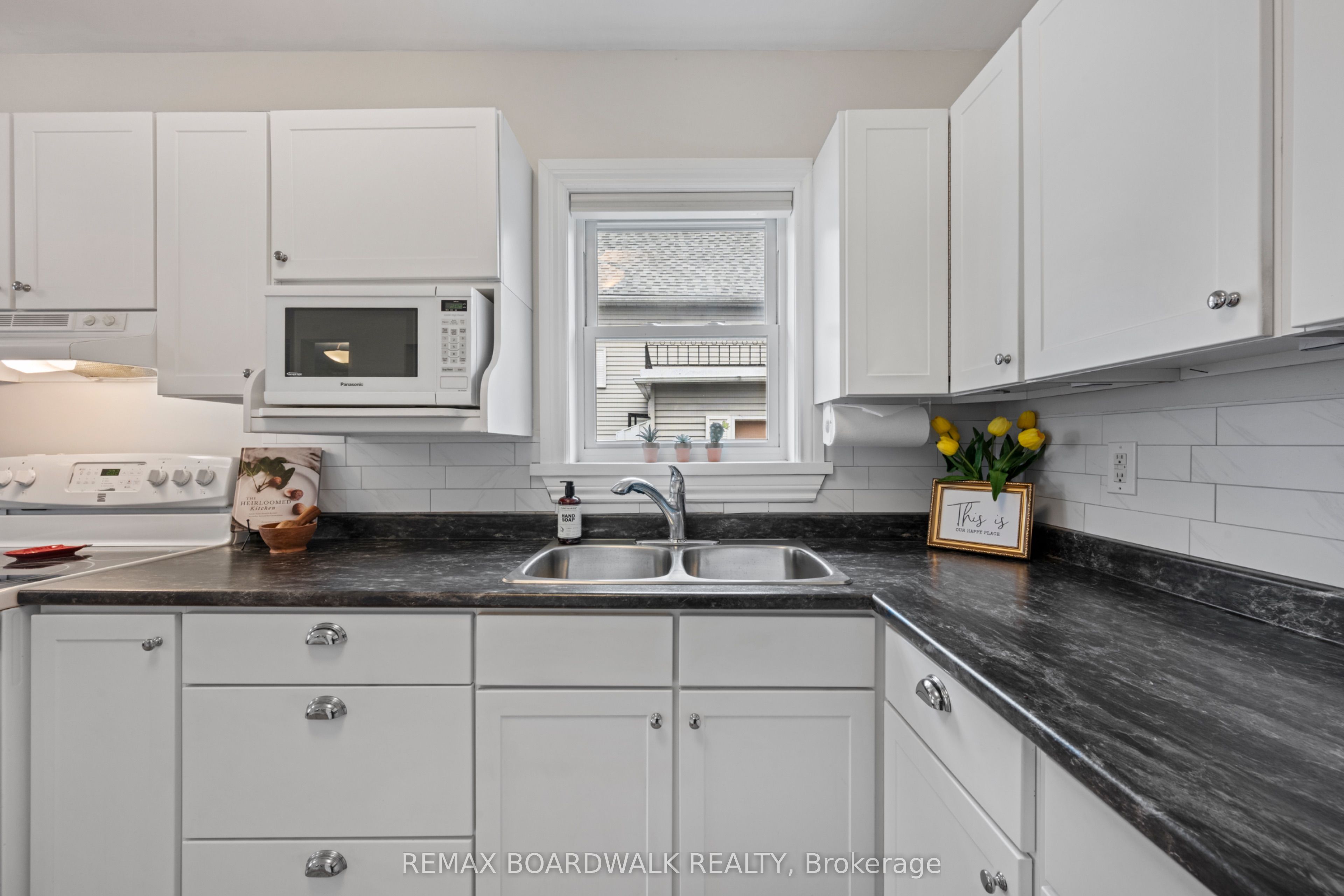 434 Dibble Street E Property Photo 36