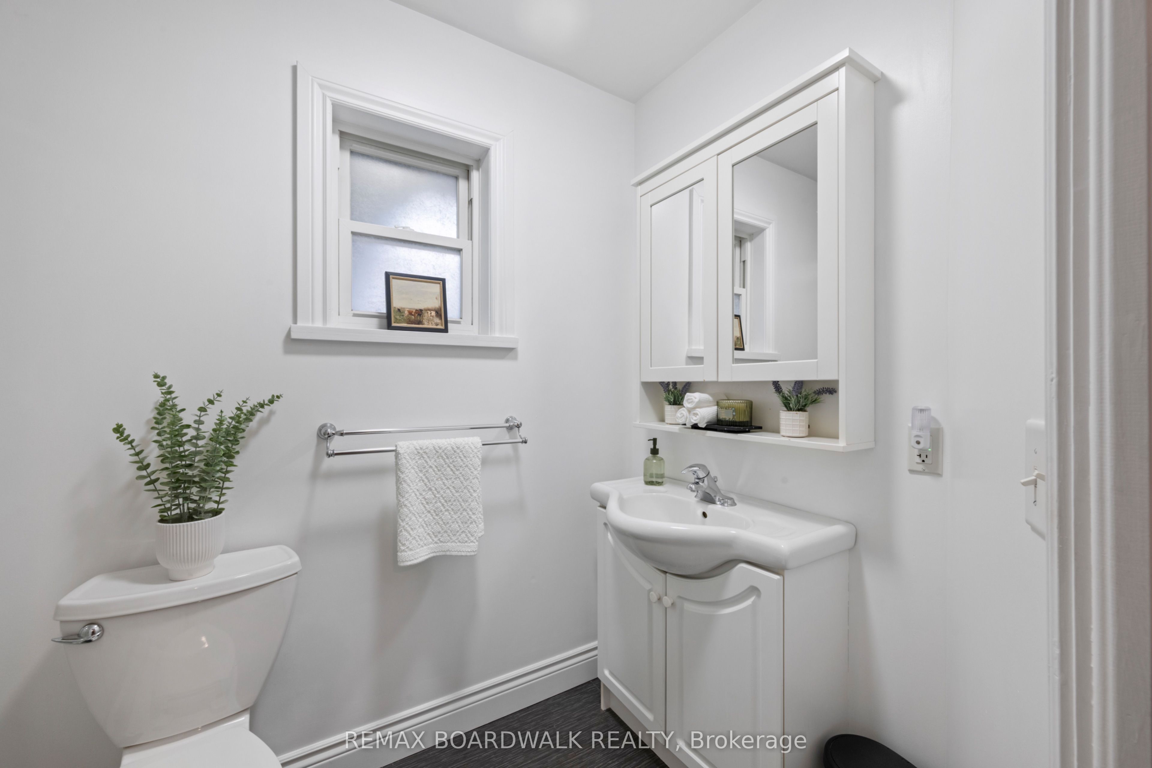 434 Dibble Street E Property Photo 43