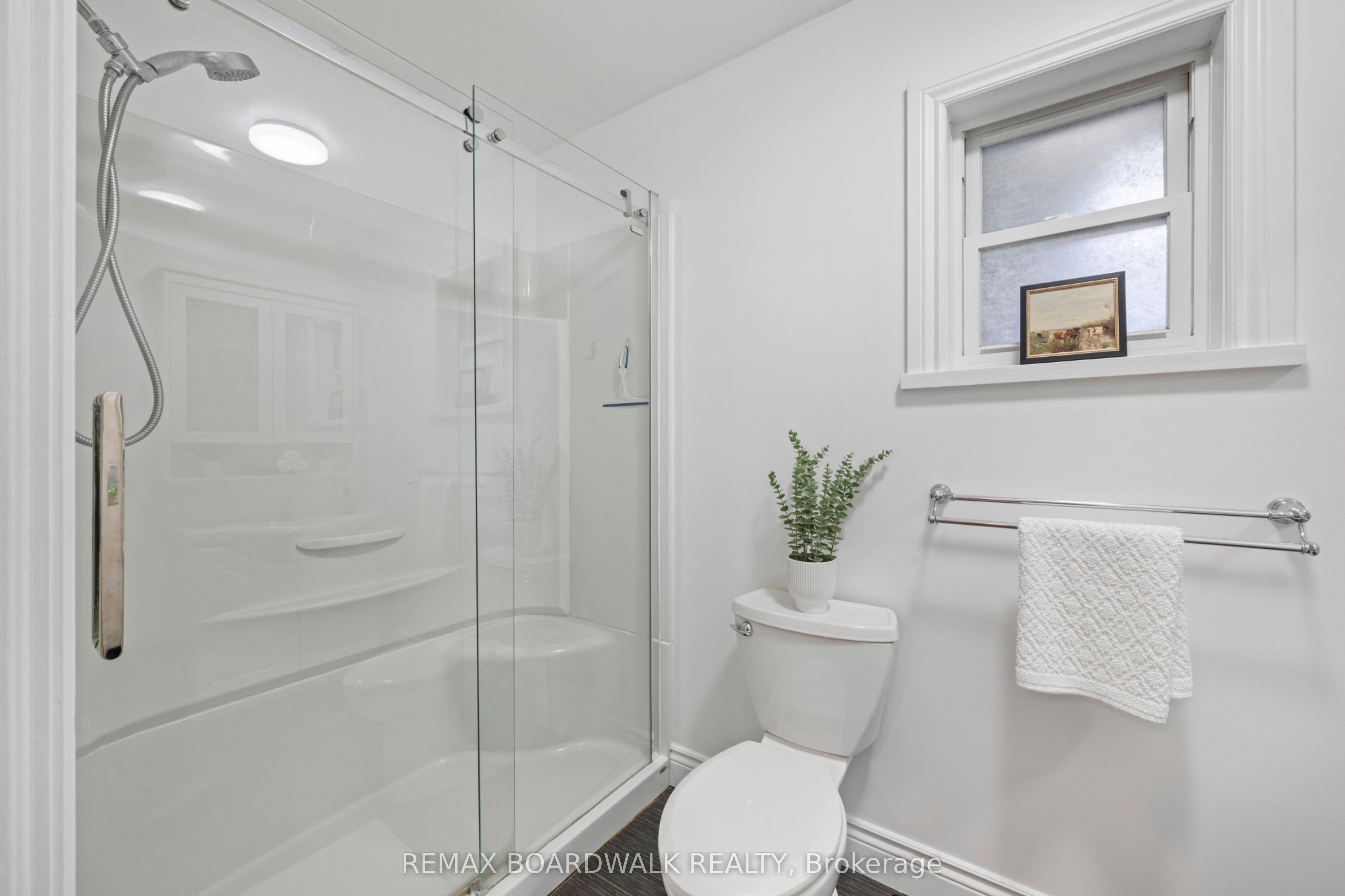 434 Dibble Street E Property Photo 44