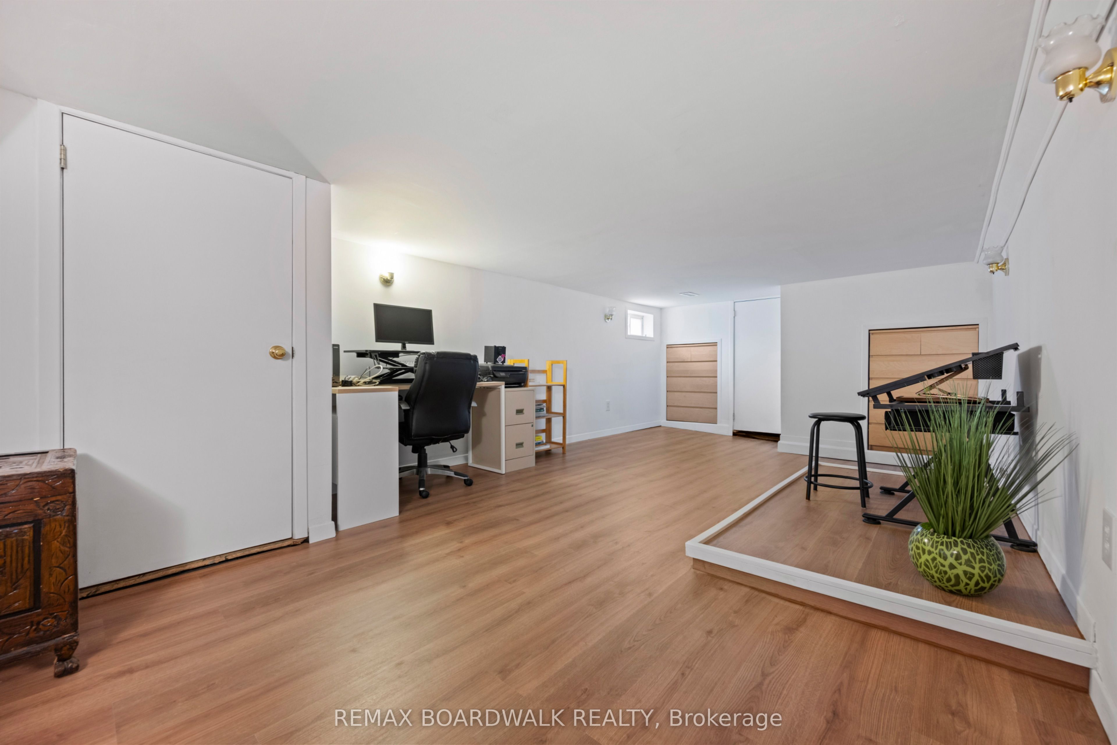 434 Dibble Street E Property Photo 47