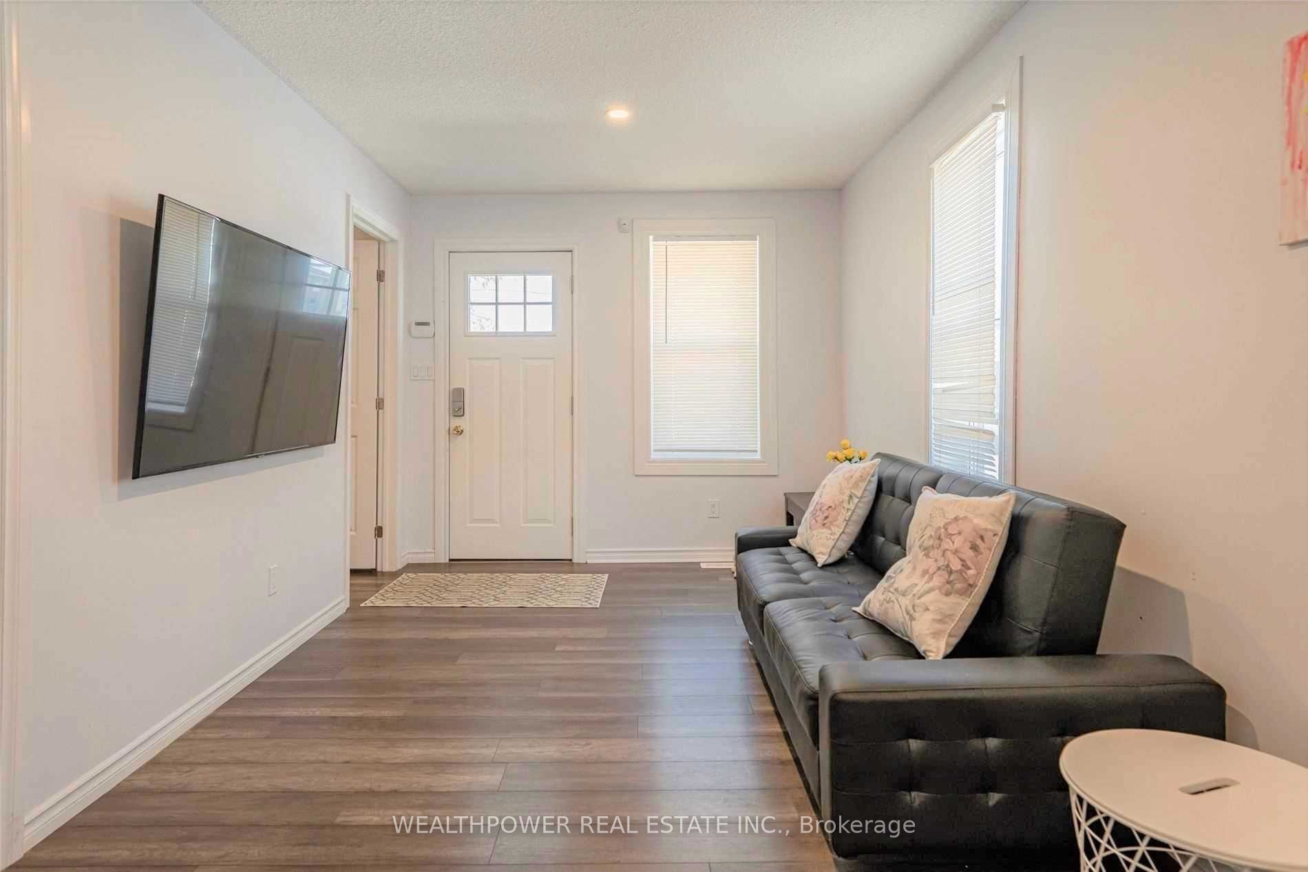 5579 Buchanan Avenue Property Photo 2