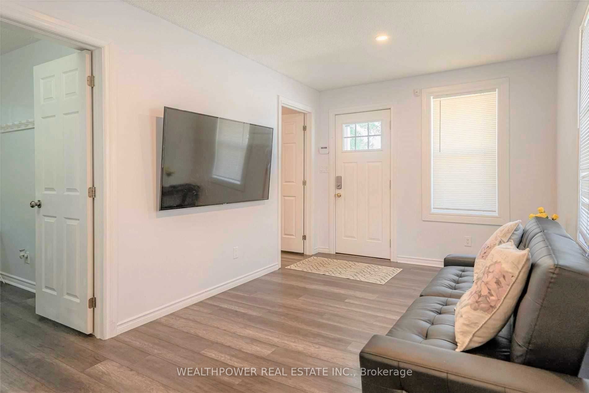 5579 Buchanan Avenue Property Photo 3