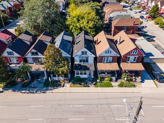 35 Sherman Avenue N Property Photo 2