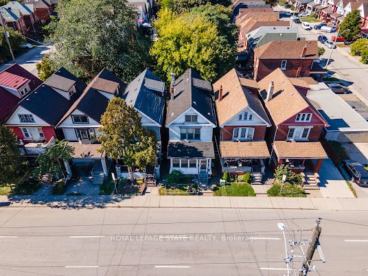 35 Sherman Avenue N Property Photo 3