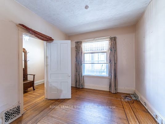 35 Sherman Avenue N Property Photo 11
