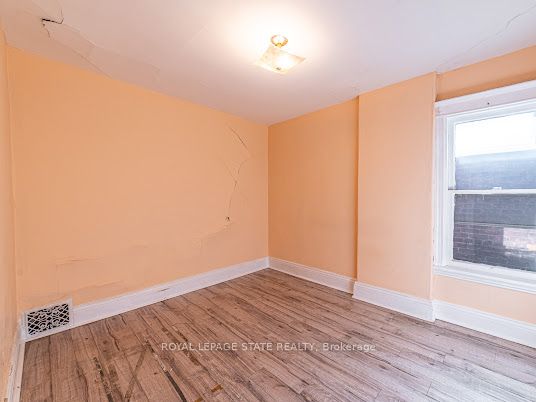 35 Sherman Avenue N Property Photo 20