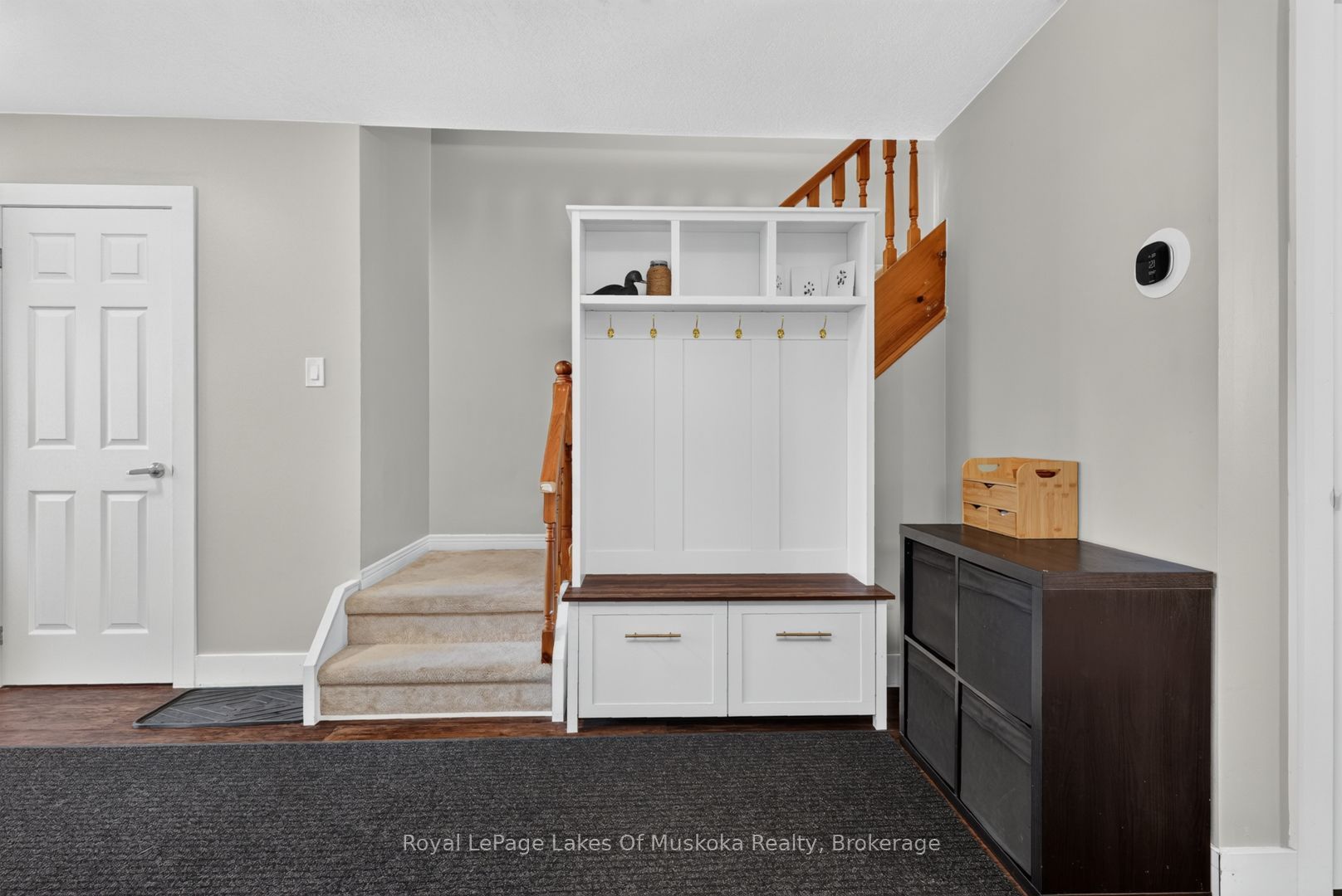 570 John Street S Property Photo 18