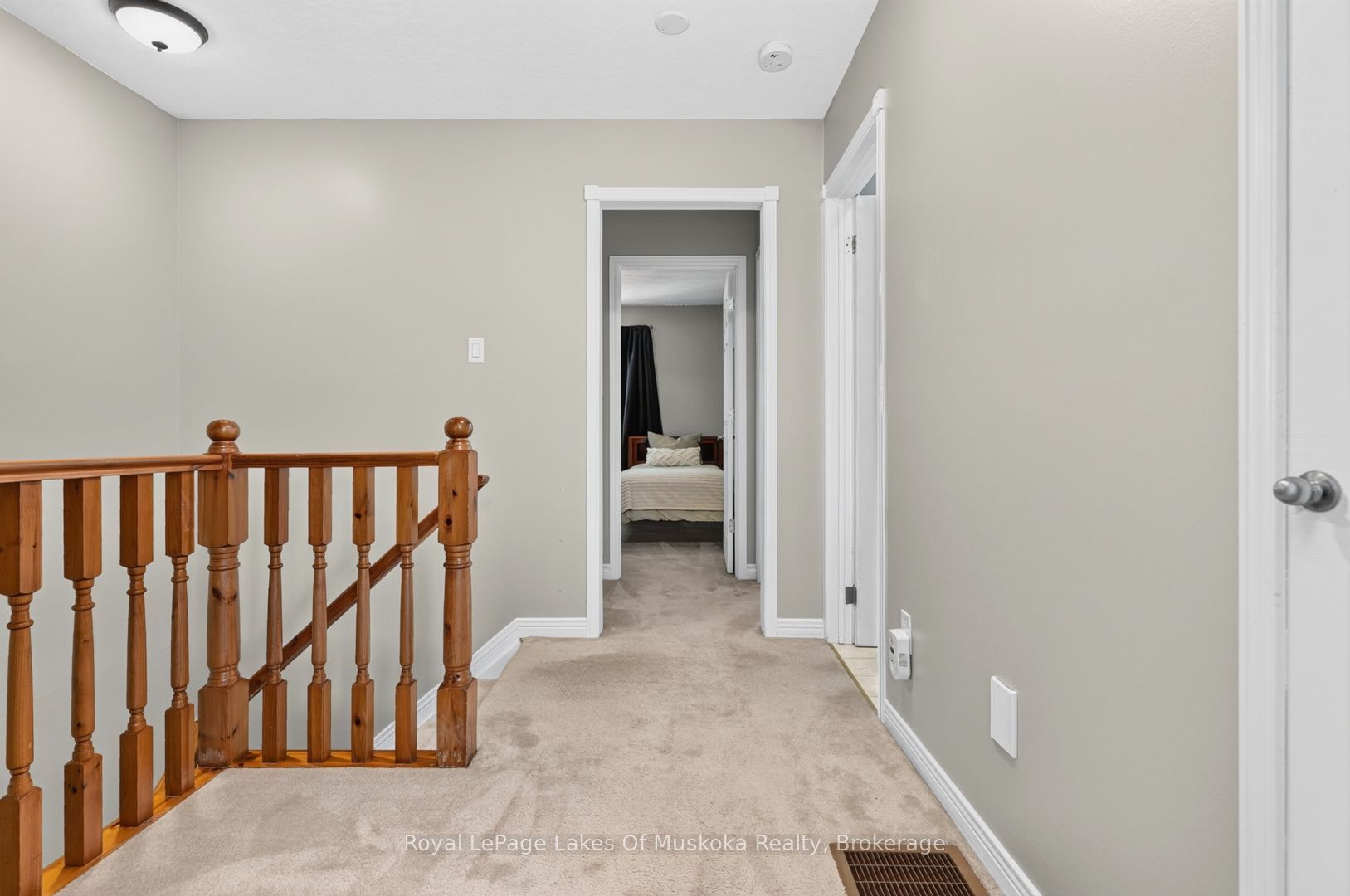 570 John Street S Property Photo 19