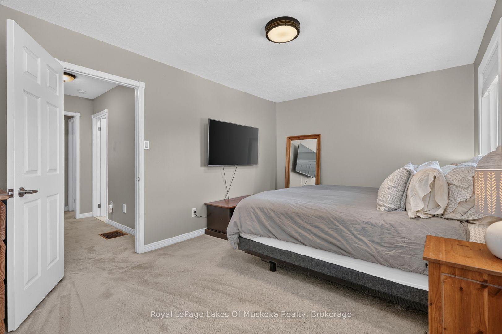 570 John Street S Property Photo 22