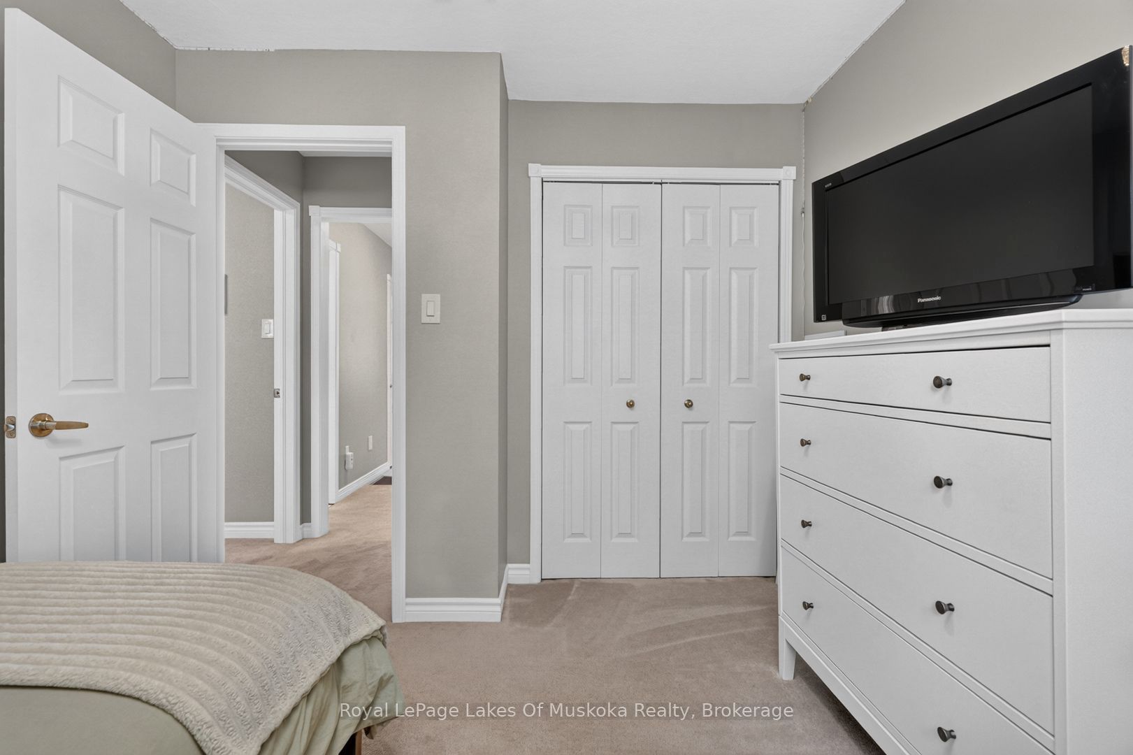 570 John Street S Property Photo 27