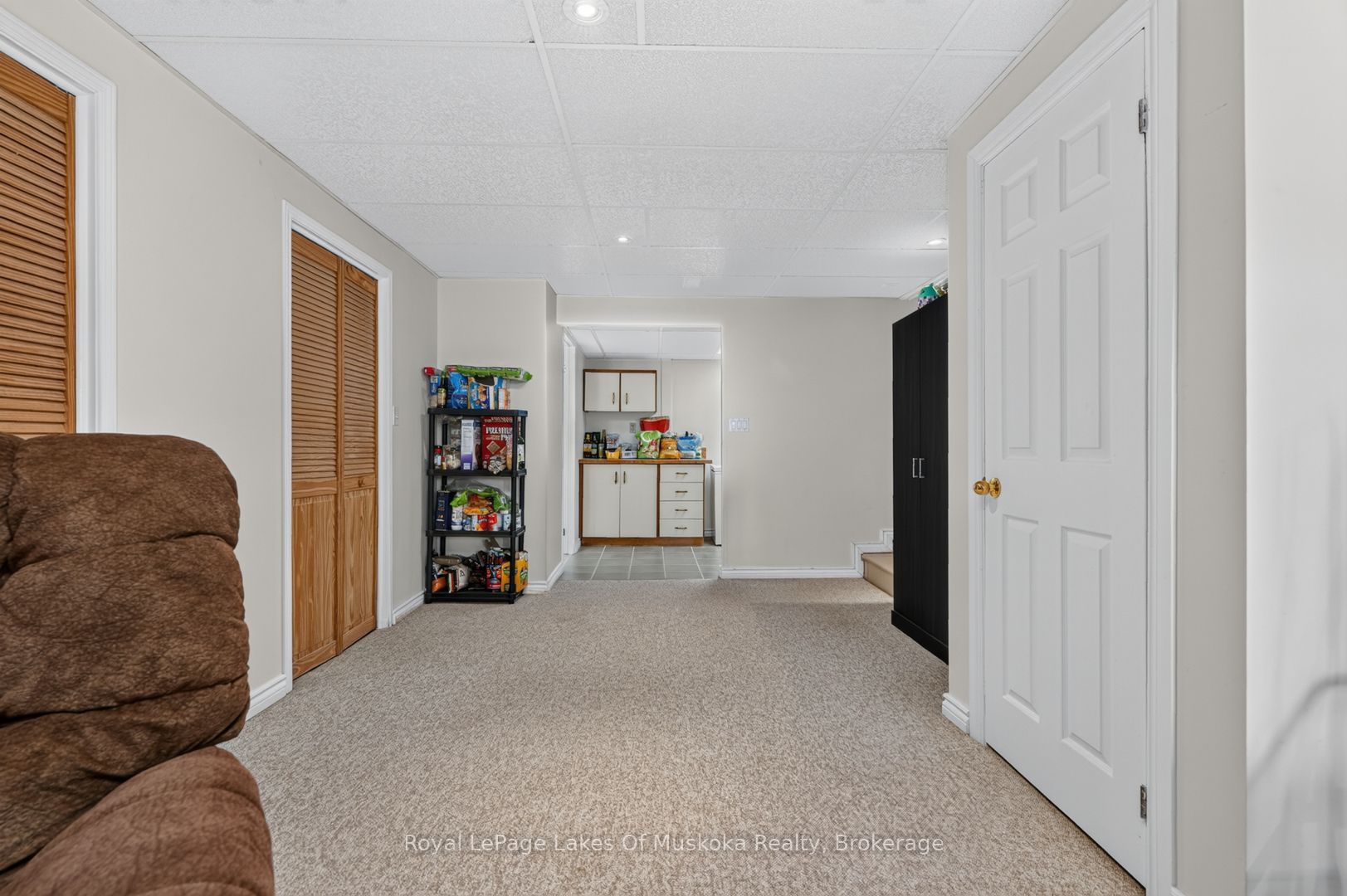 570 John Street S Property Photo 34