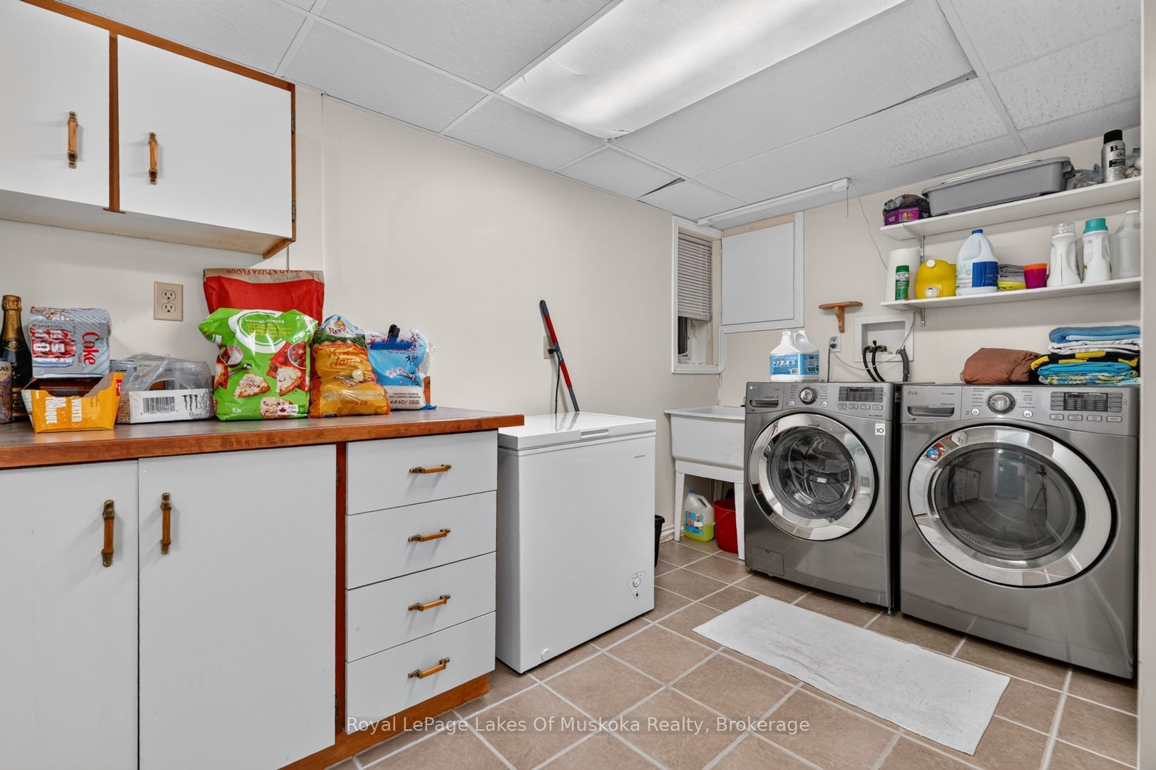 570 John Street S Property Photo 35