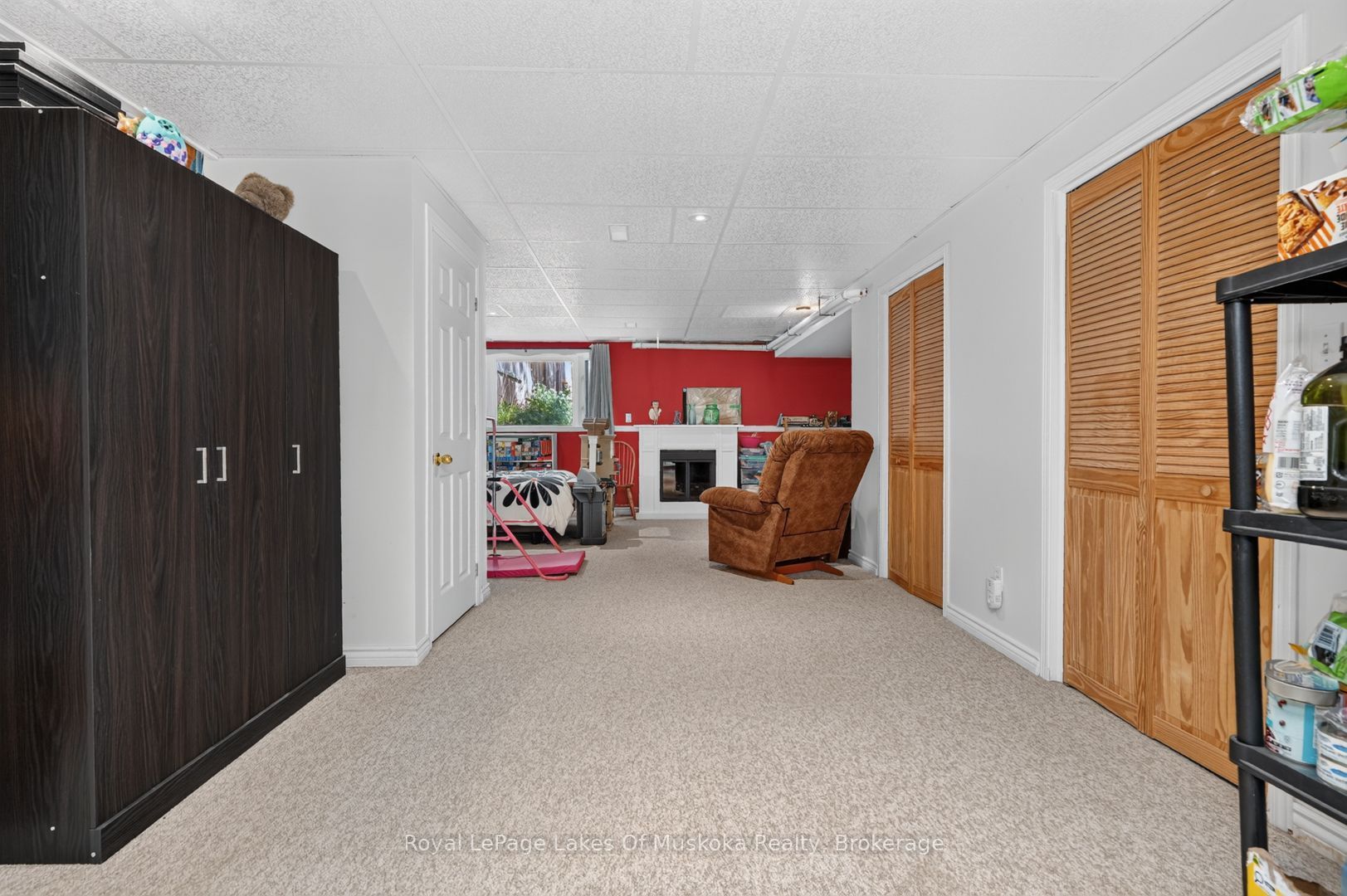 570 John Street S Property Photo 37