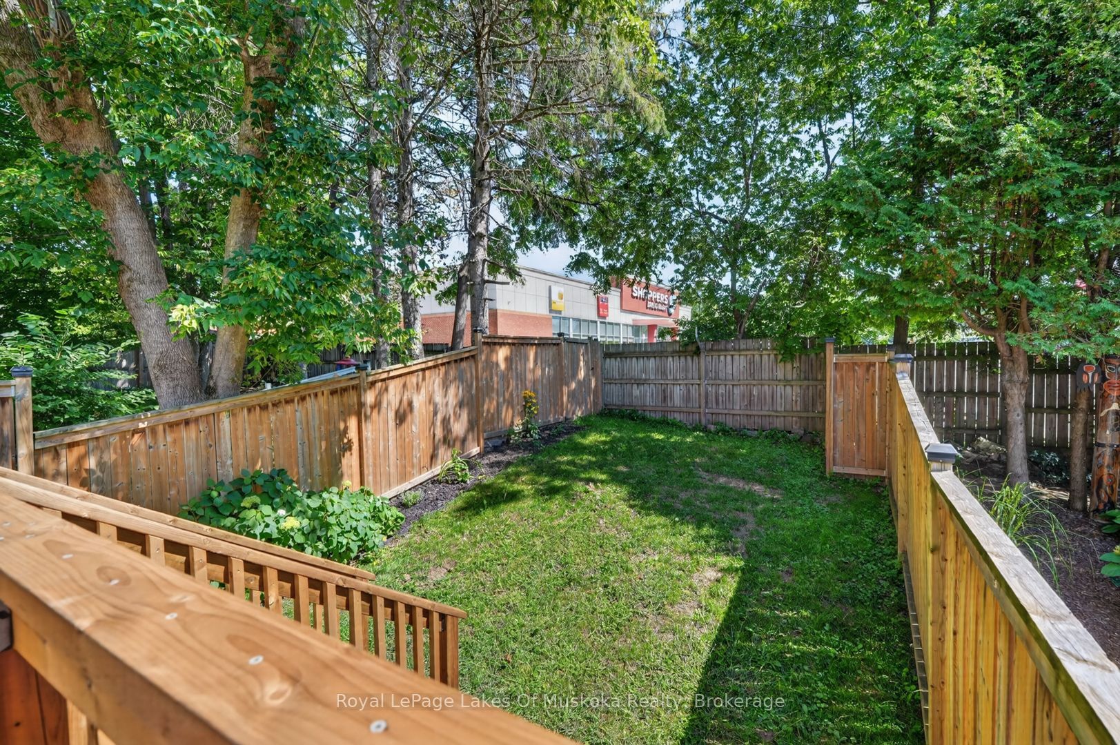 570 John Street S Property Photo 43