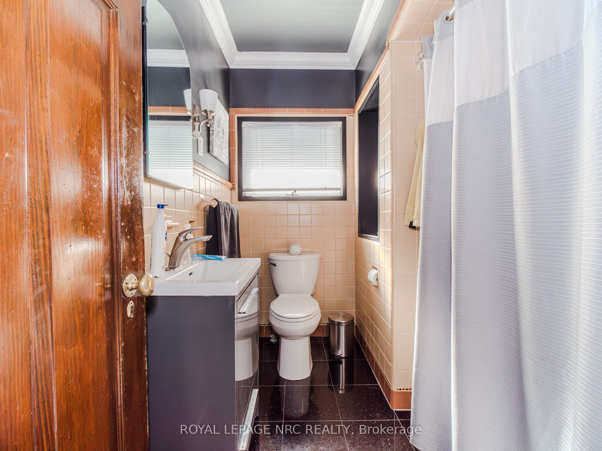 1 College Street Property Photo 16