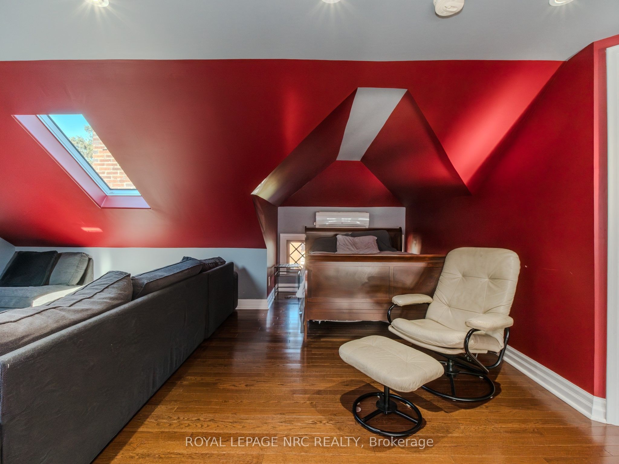 1 College Street Property Photo 20
