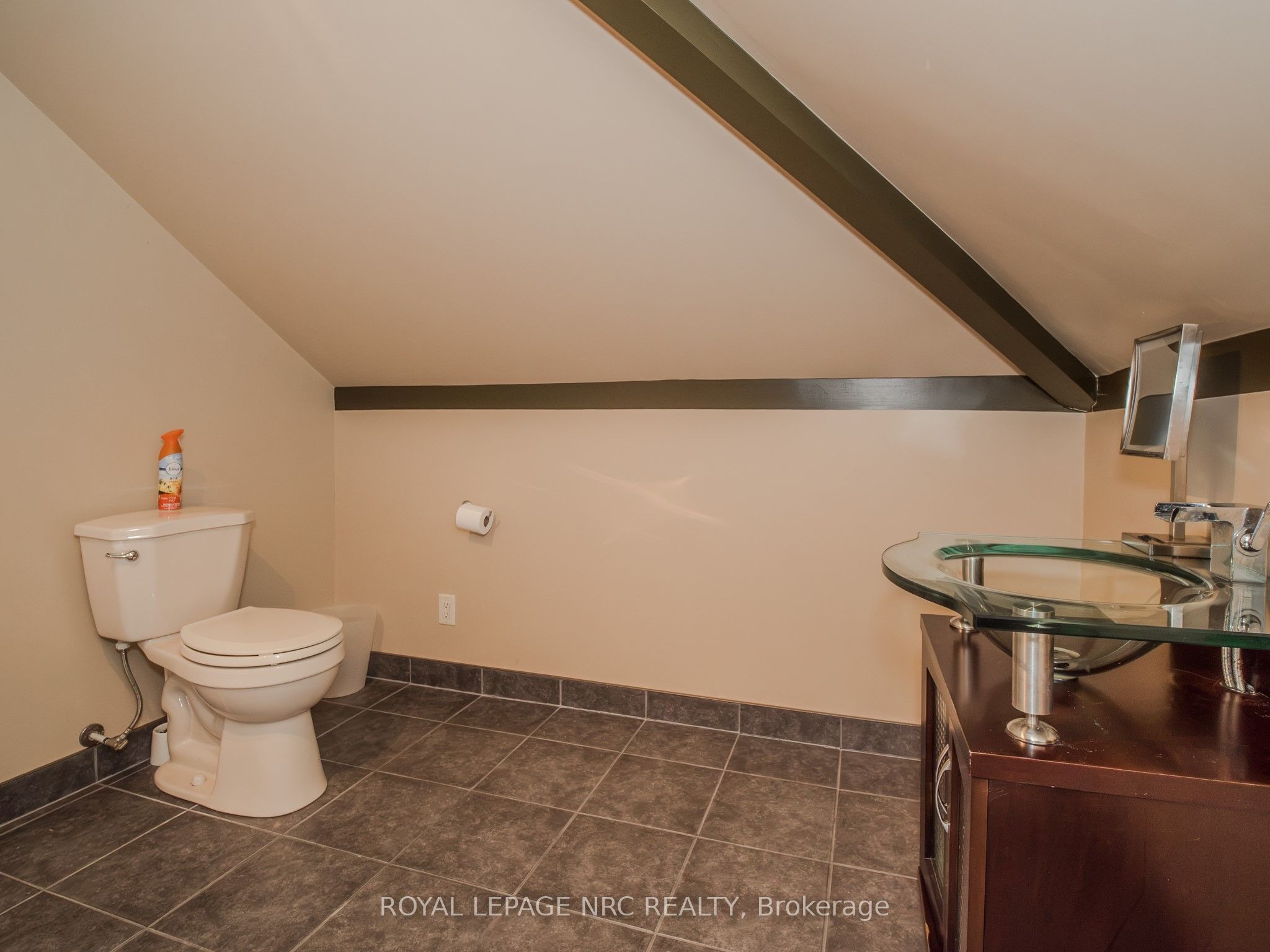 1 College Street Property Photo 24