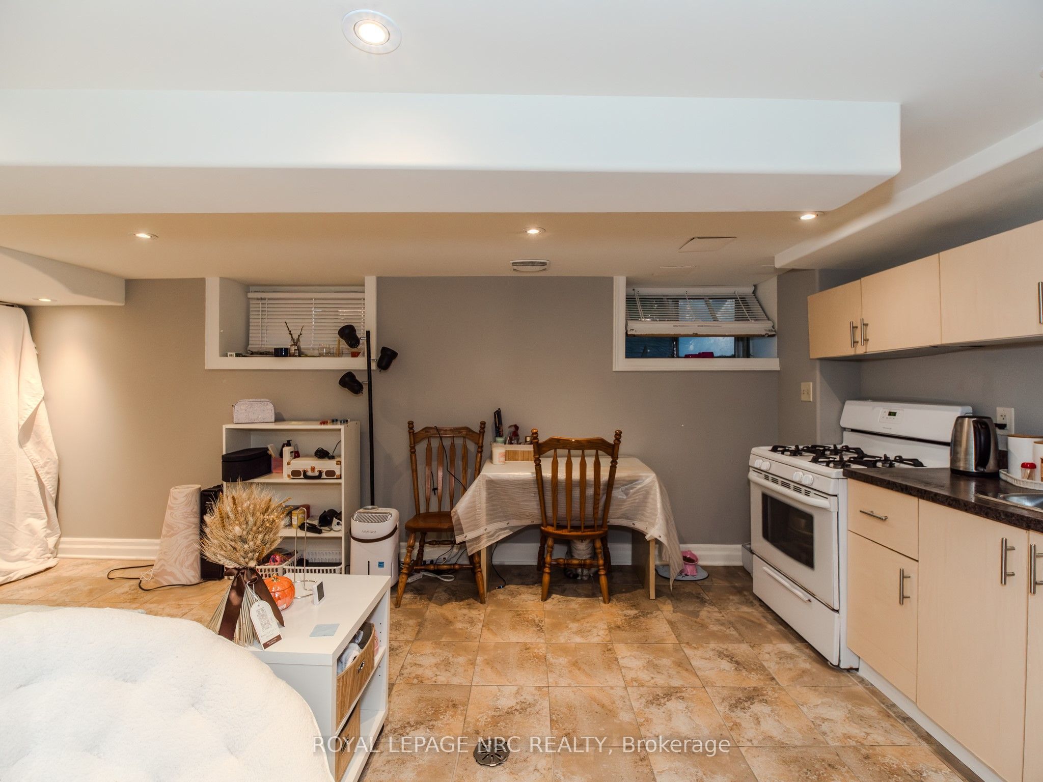 1 College Street Property Photo 36