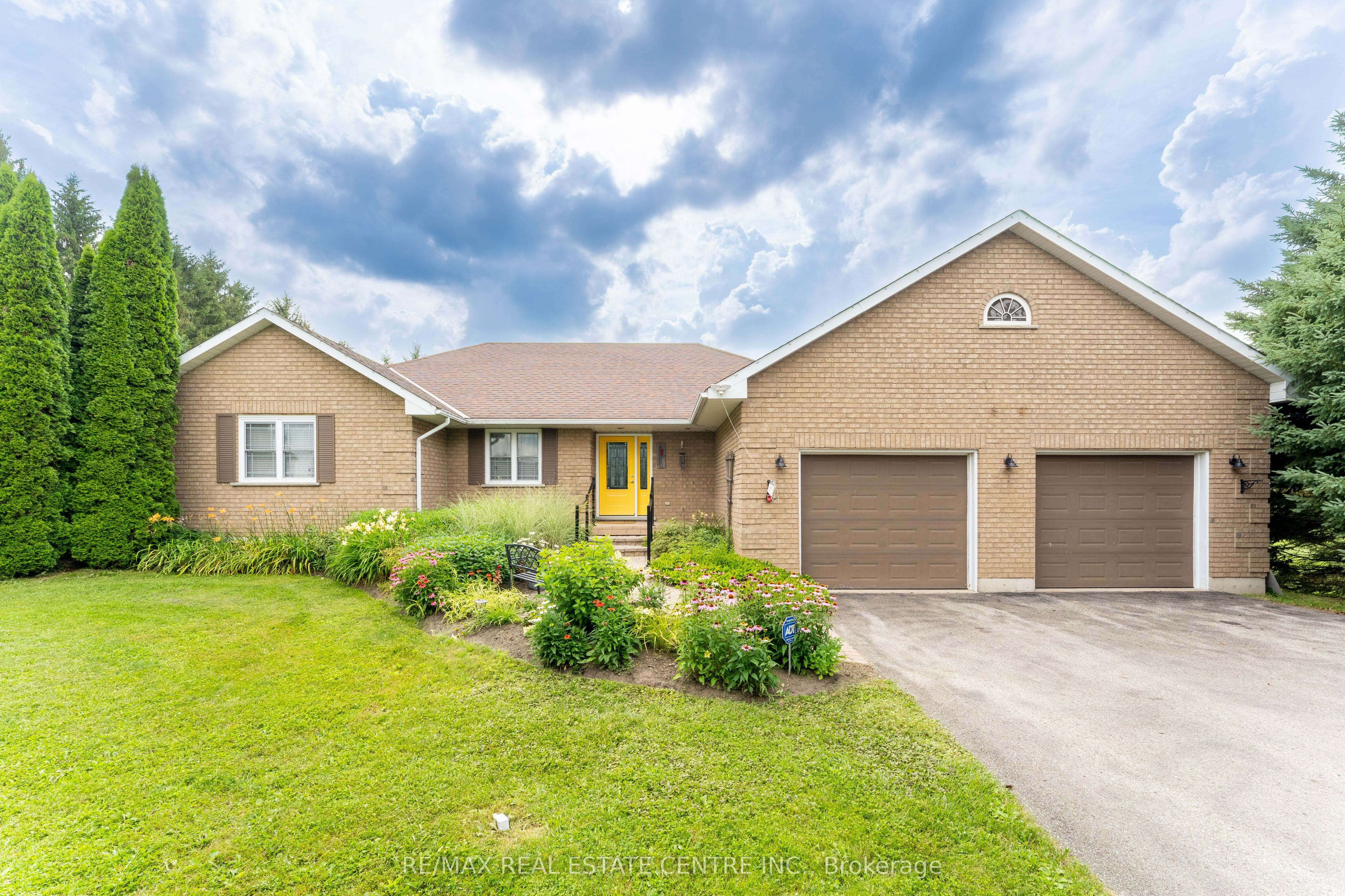 476210 3rd Line Property Photo 1