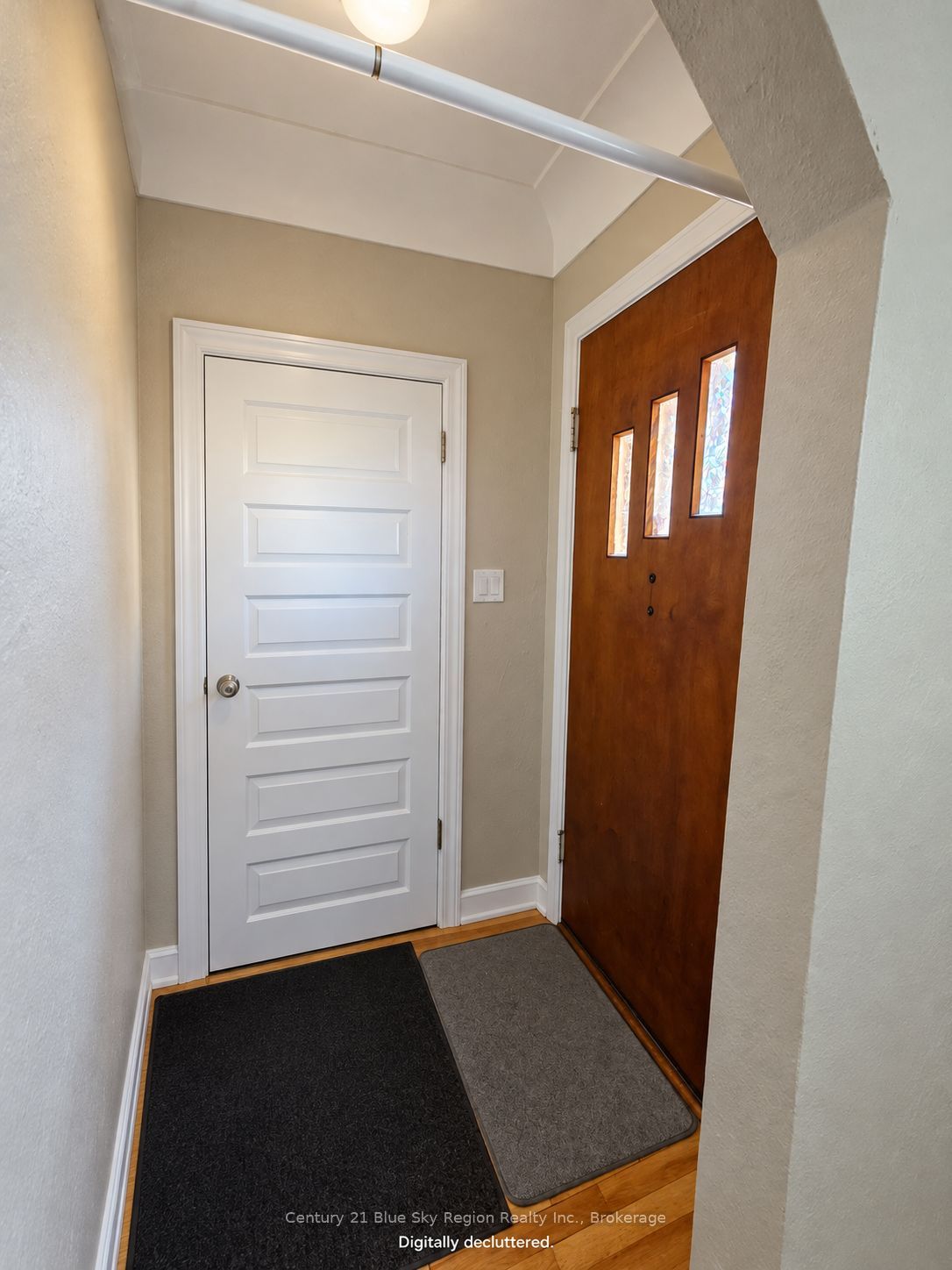 421 Worthington St E Property Photo 3