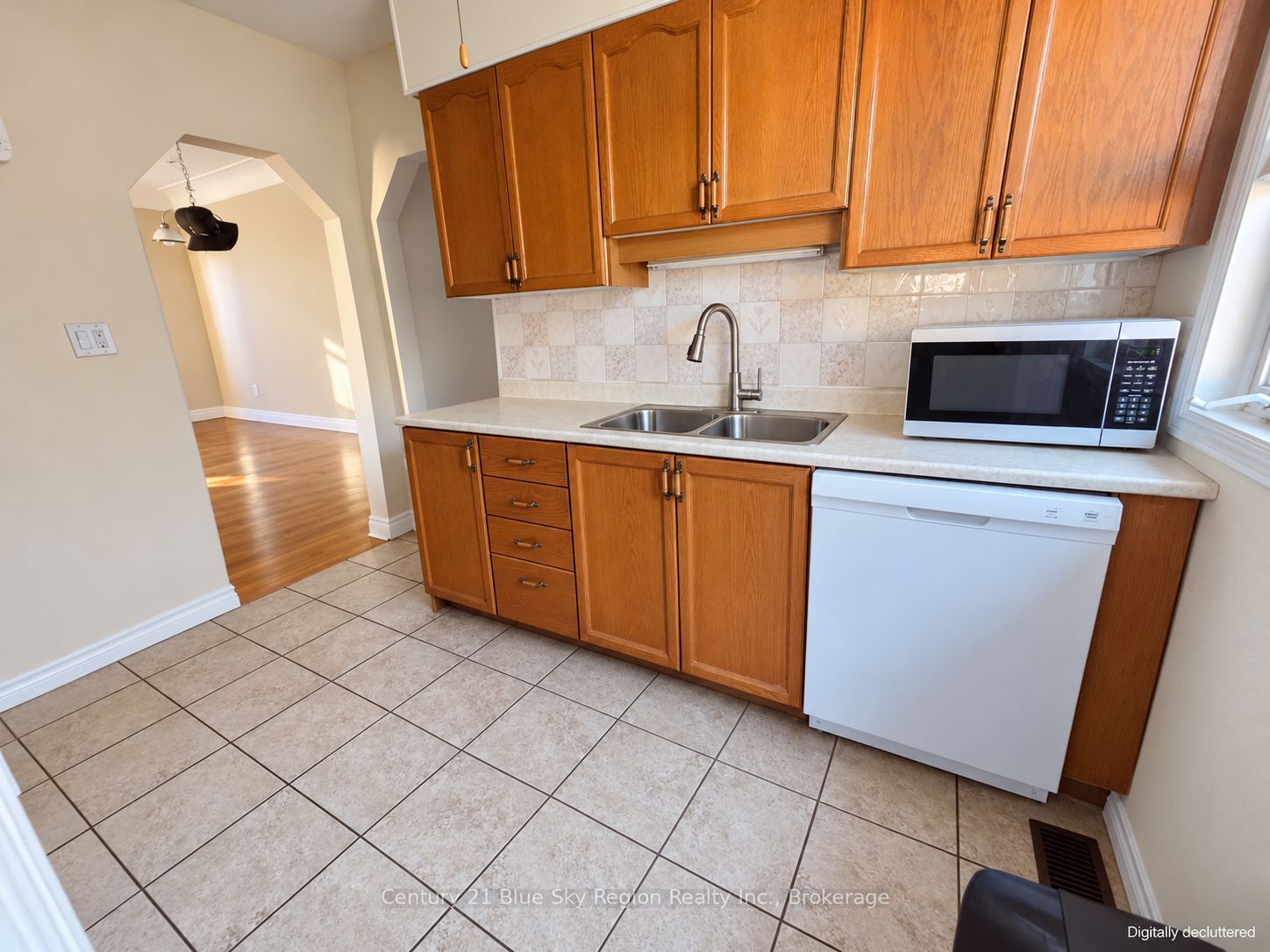 421 Worthington St E Property Photo 5