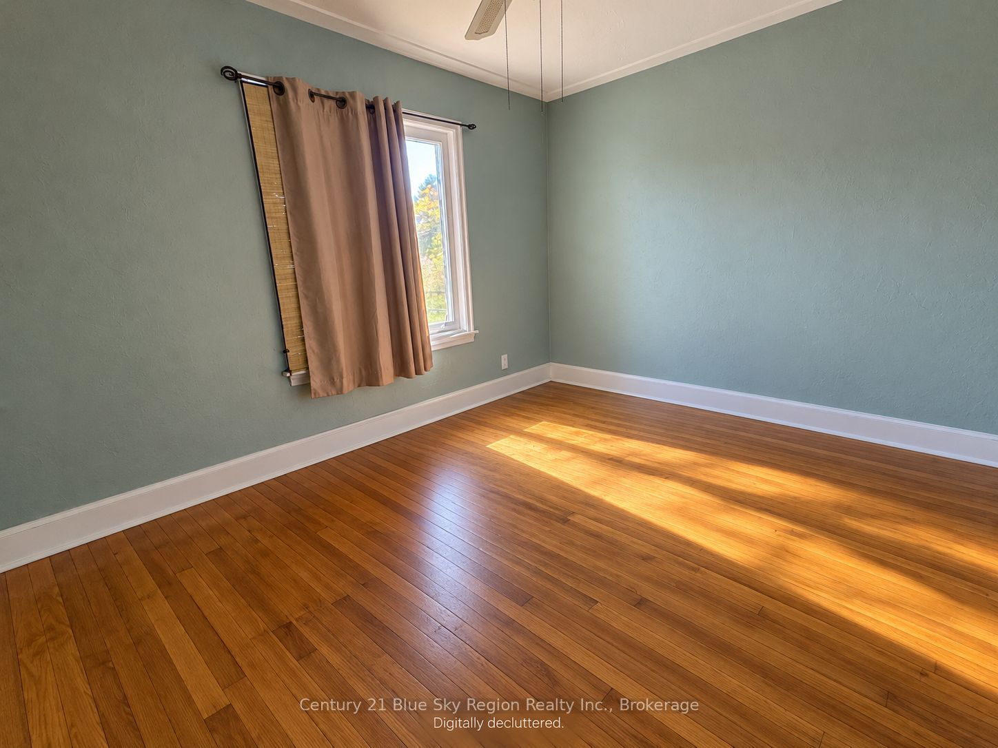 421 Worthington St E Property Photo 6