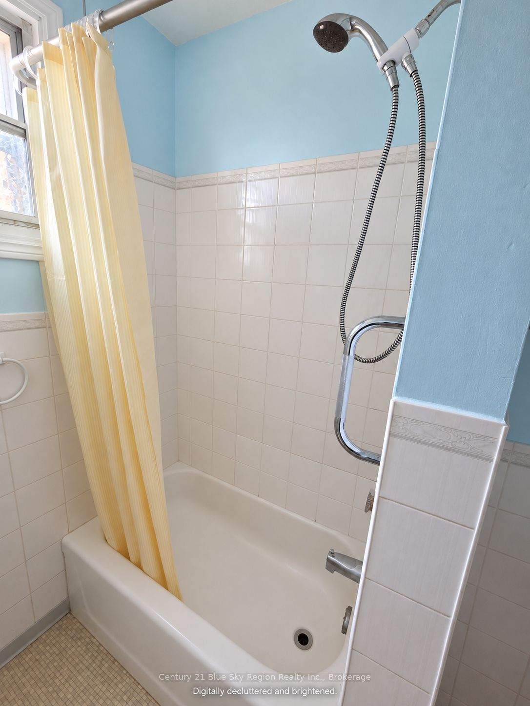 421 Worthington St E Property Photo 9