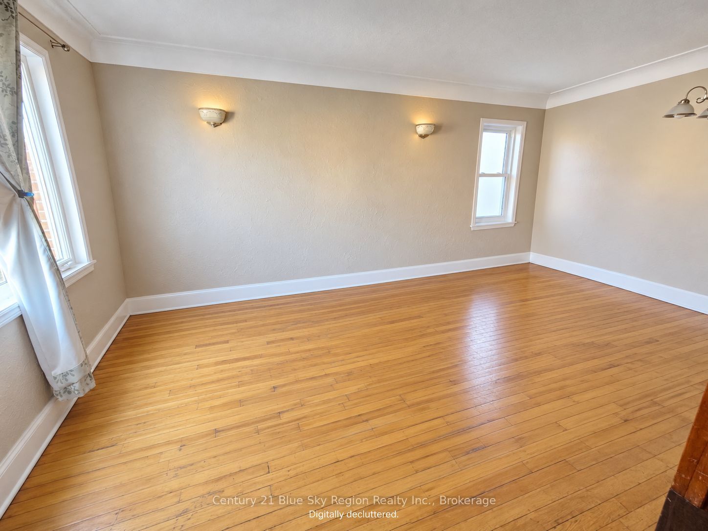 421 Worthington St E Property Photo 11