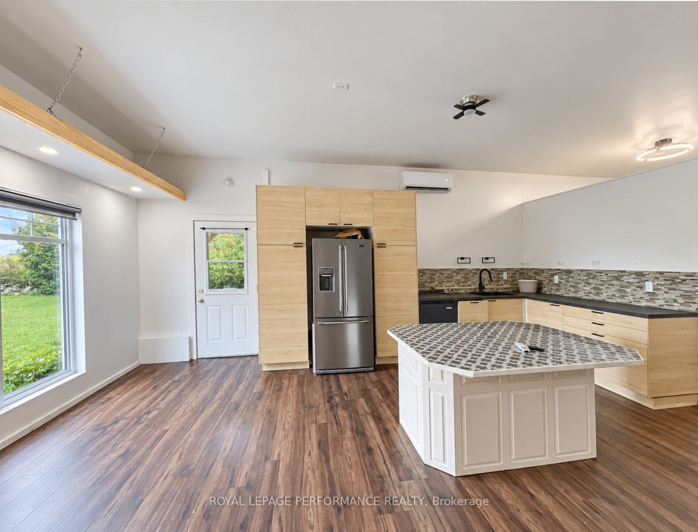 1890 Cassburn Road Property Photo 32